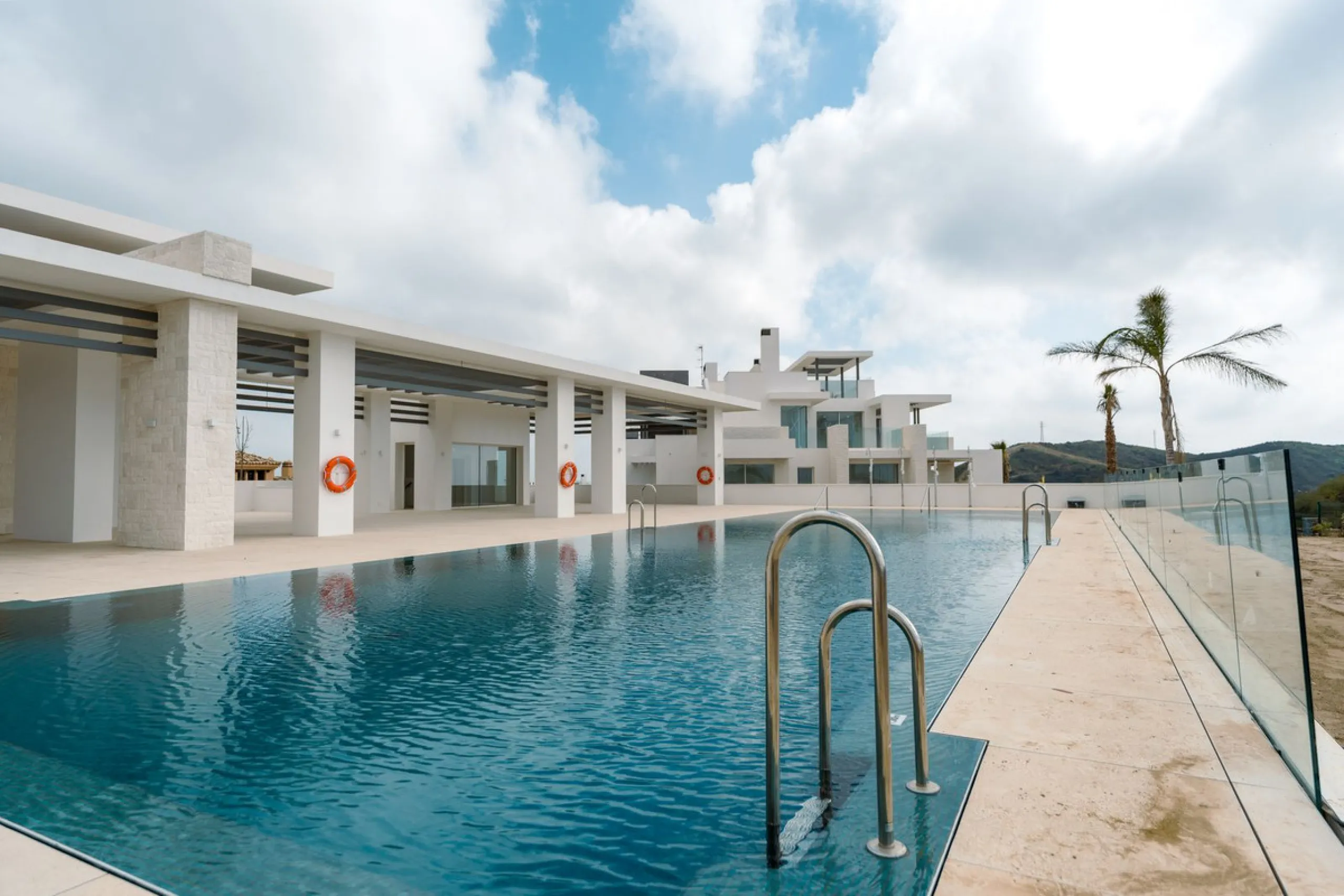 Luxury South-Facing Ground Floor Apartment with Magnificent Sea Views (Apartment 4.0.2)