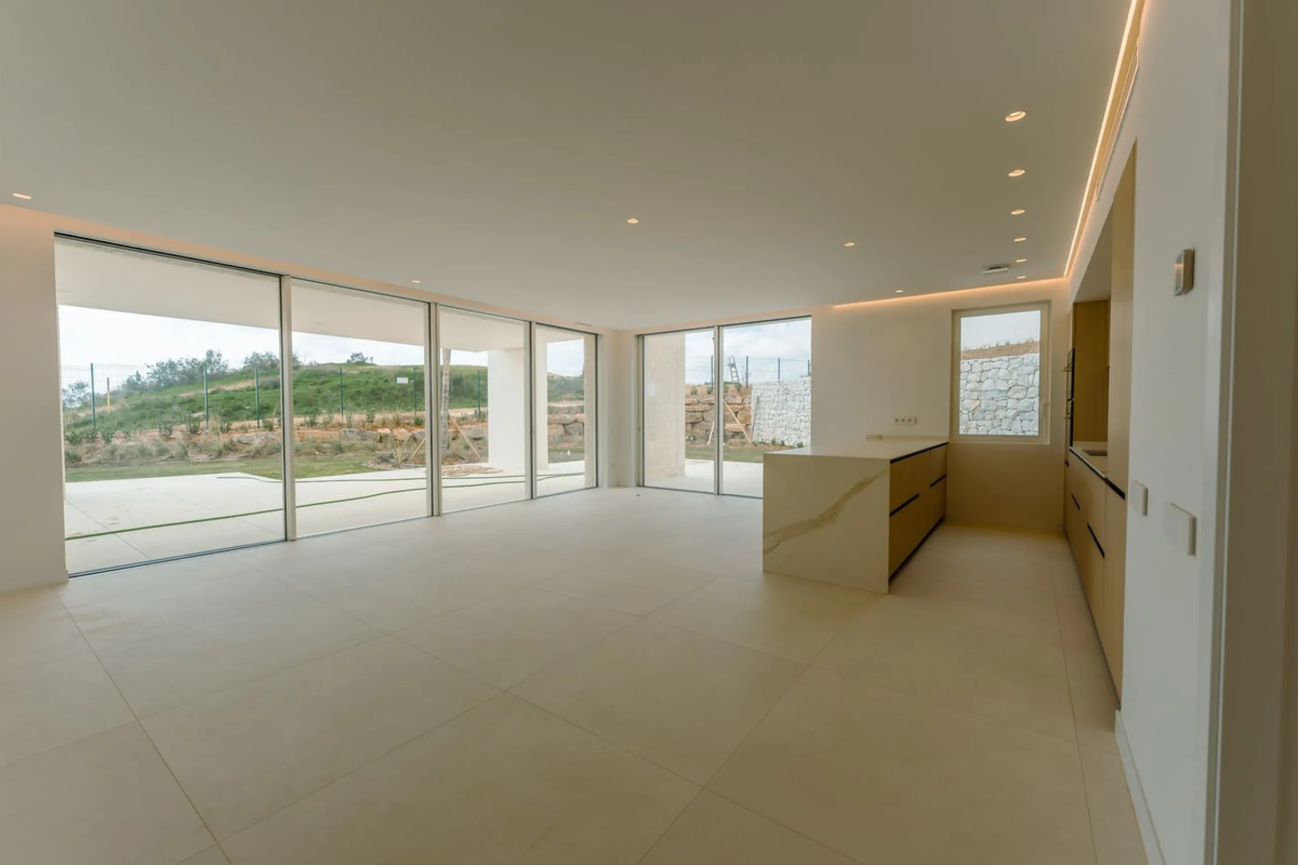 Luxury South-Facing Ground Floor Apartment with Sea Views (Apartment 4.0.3)