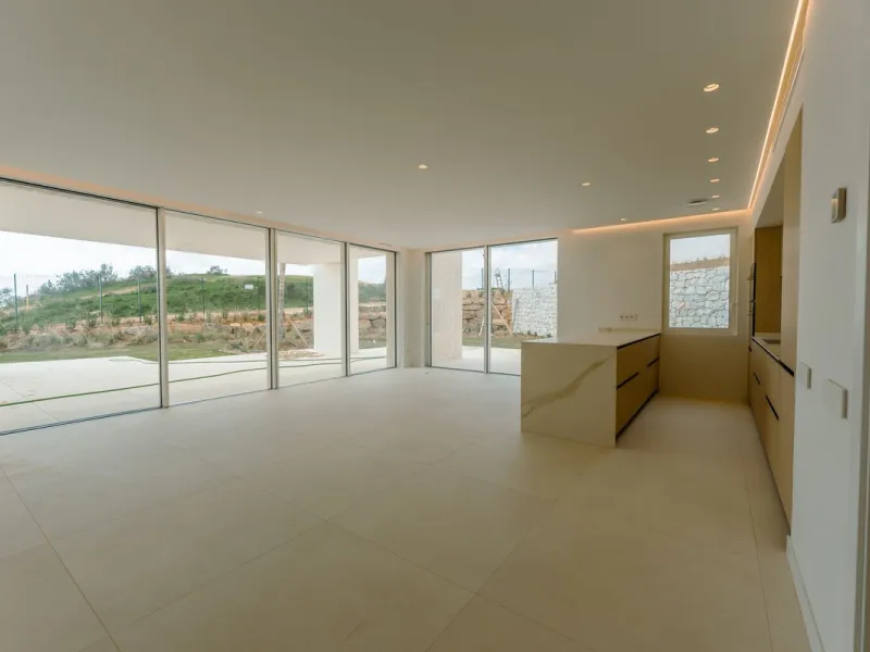 Luxury South-Facing Ground Floor Apartment with Sea Views (Apartment 4.0.3)