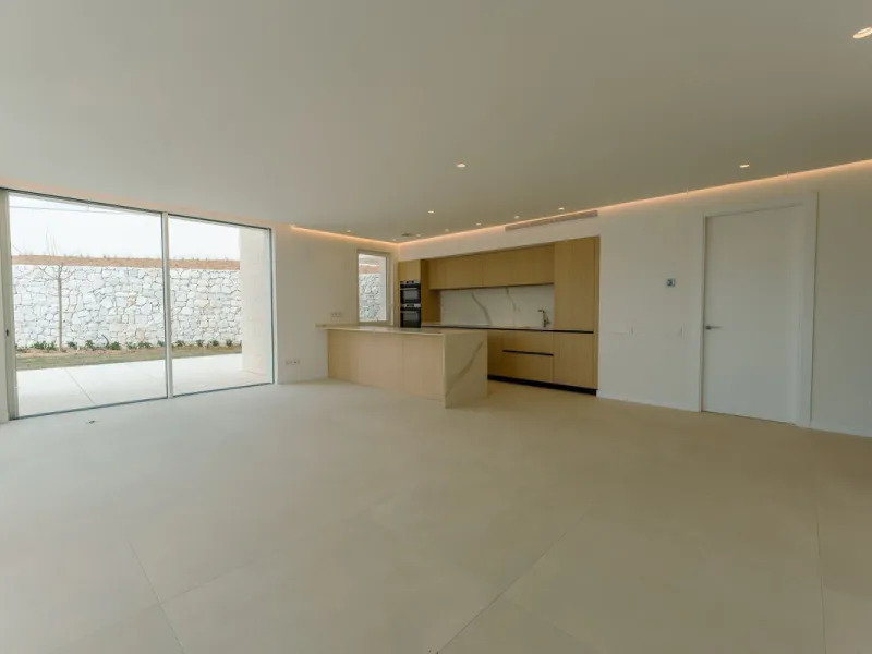 Luxury South-Facing Ground Floor Apartment with Sea Views (Apartment 4.0.3)