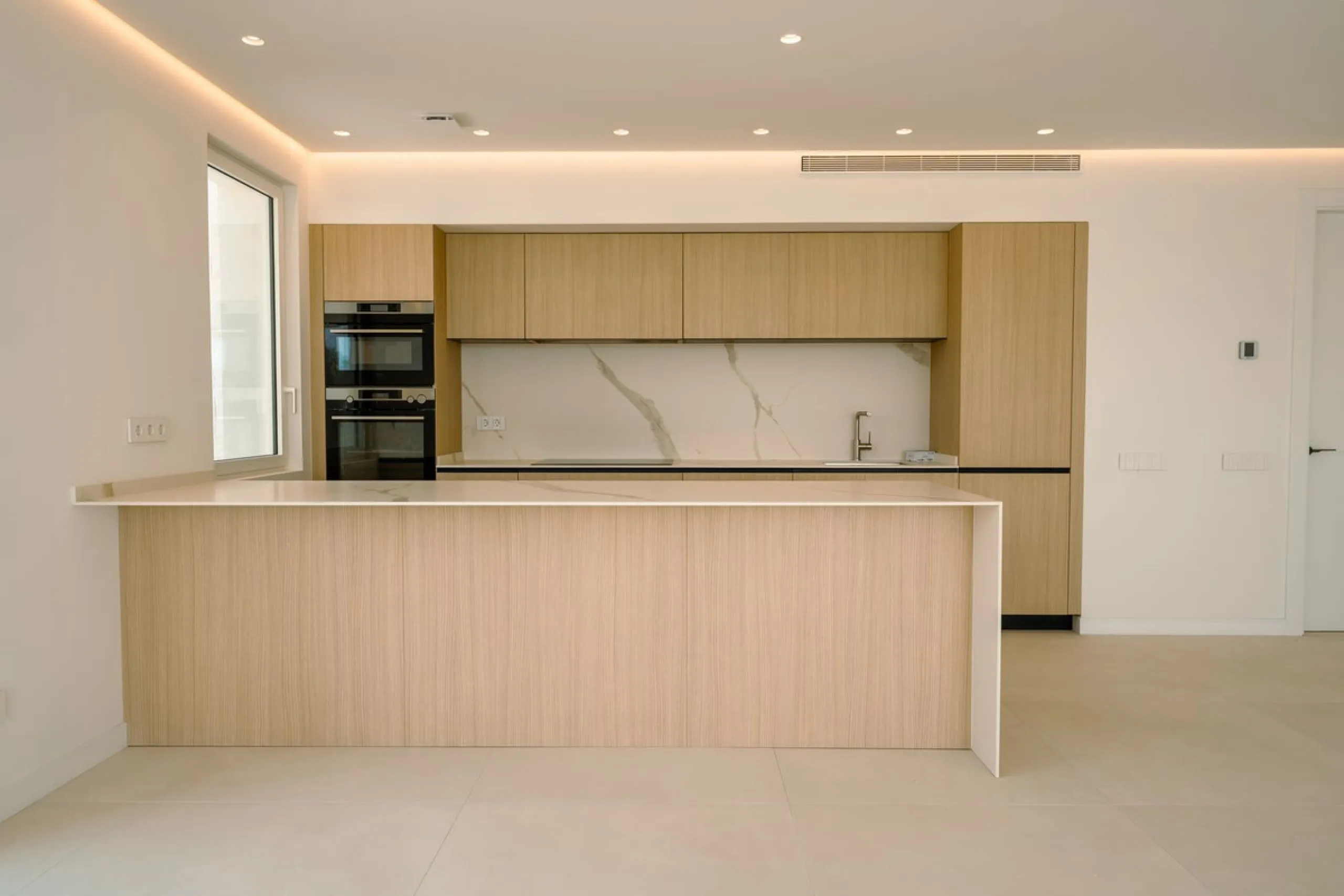 Luxury South-Facing Ground Floor Apartment with Sea Views (Apartment 4.0.3)