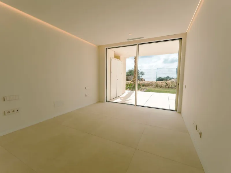 Luxury South-Facing Ground Floor Apartment with Sea Views (Apartment 4.0.3)