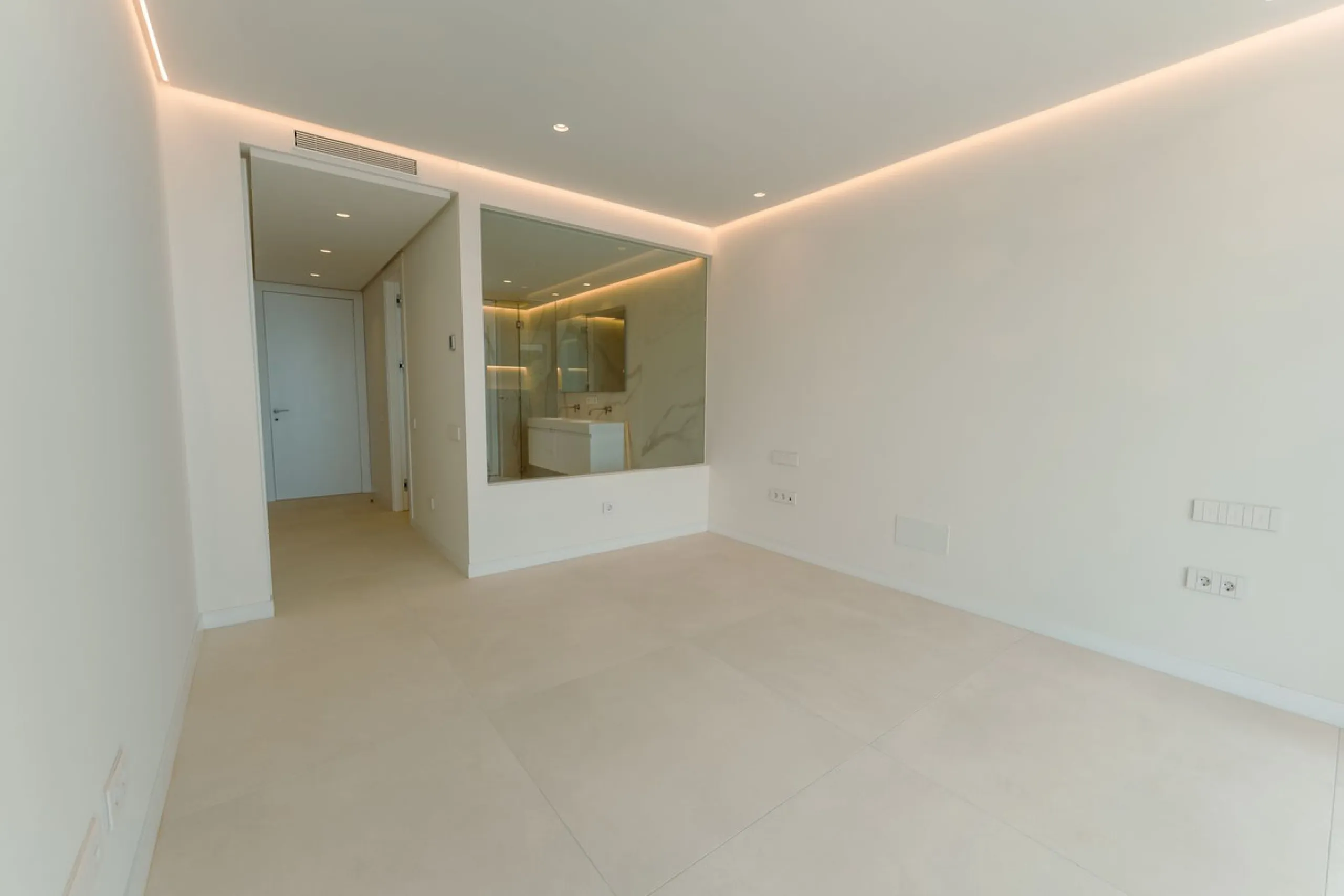 Luxury South-Facing Ground Floor Apartment with Sea Views (Apartment 4.0.3)