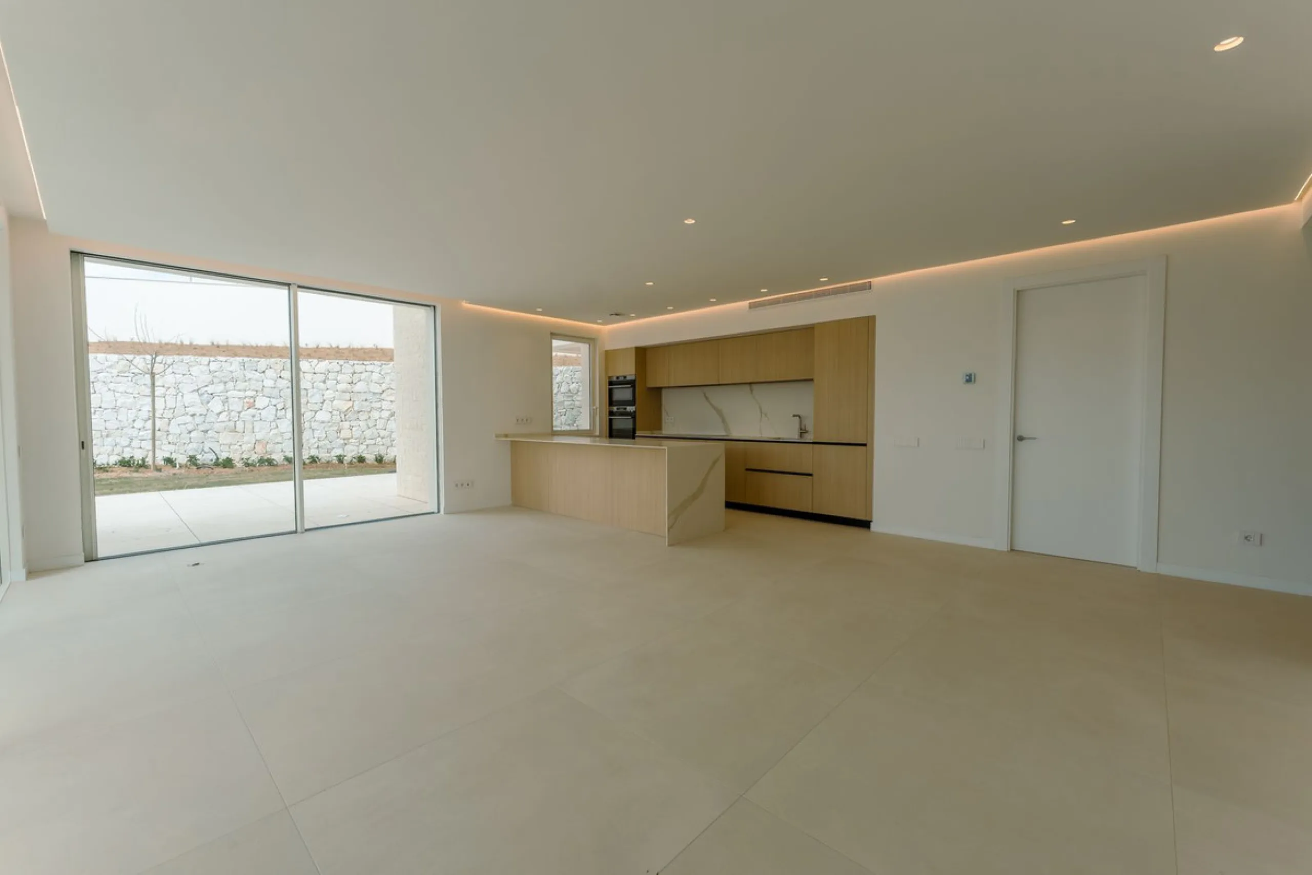 Luxury South-Facing Ground Floor Apartment with Sea Views (Apartment 5.0.1)