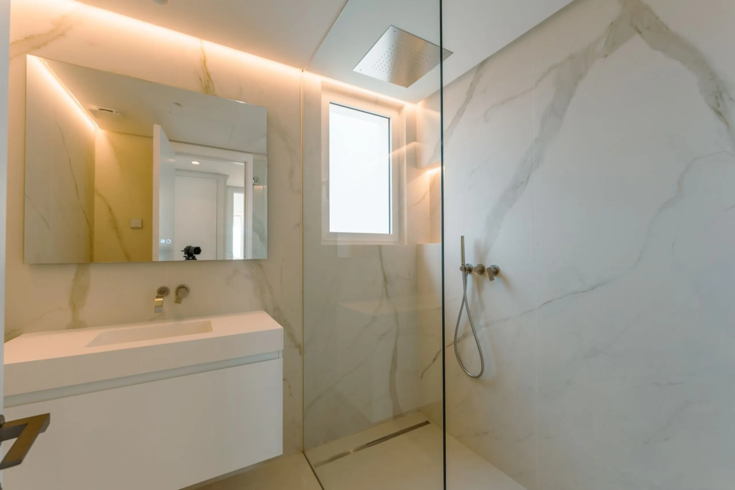 Luxury South-Facing Ground Floor Apartment with Sea Views (Apartment 5.0.1)