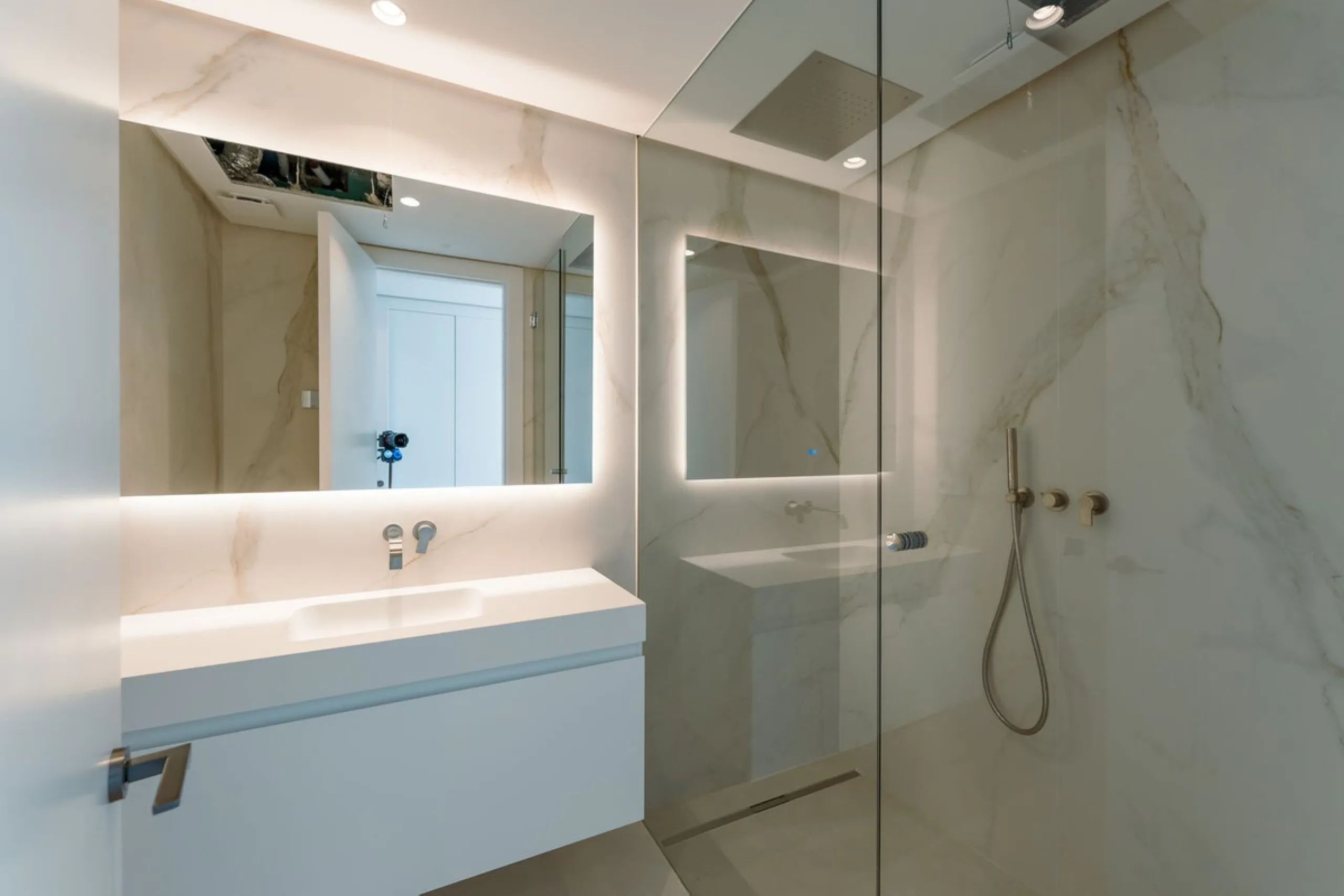 Luxury Middle Floor Apartment with Magnificent Sea Views (Apartment 5.1.2)