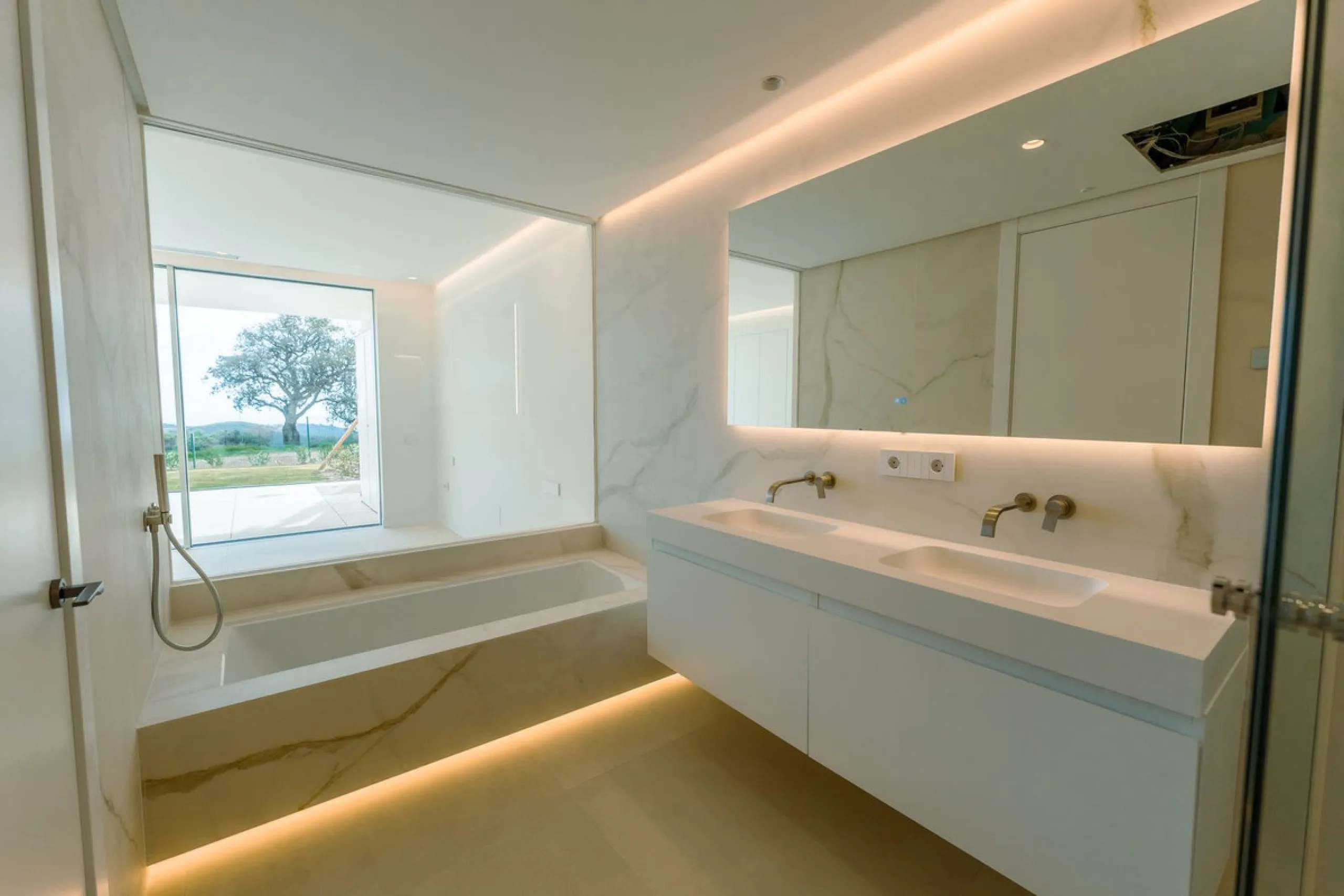 Luxury Middle Floor Apartment with Magnificent Sea Views (Apartment 5.1.2)