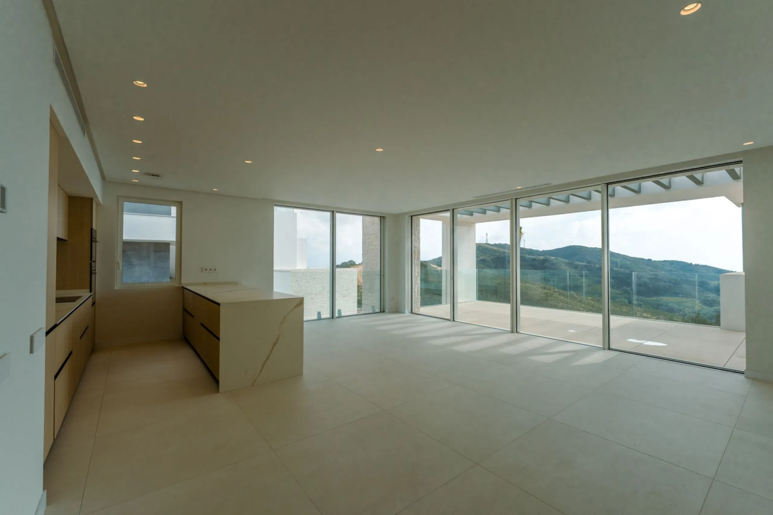 Luxury Middle Floor Apartment with Magnificent Sea Views (Apartment 5.1.1)