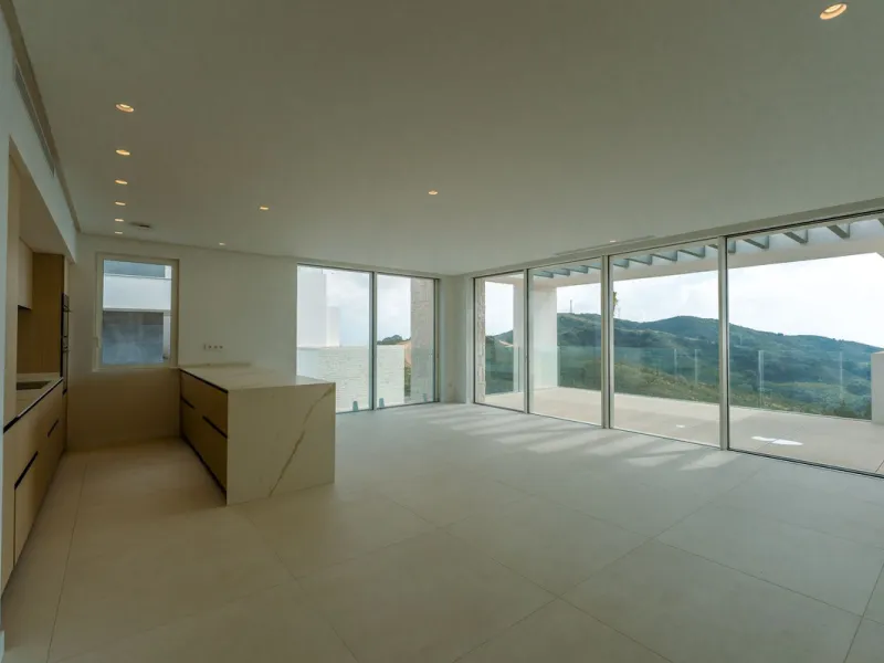 Luxury Middle Floor Apartment with Magnificent Sea Views (Apartment 5.1.1)