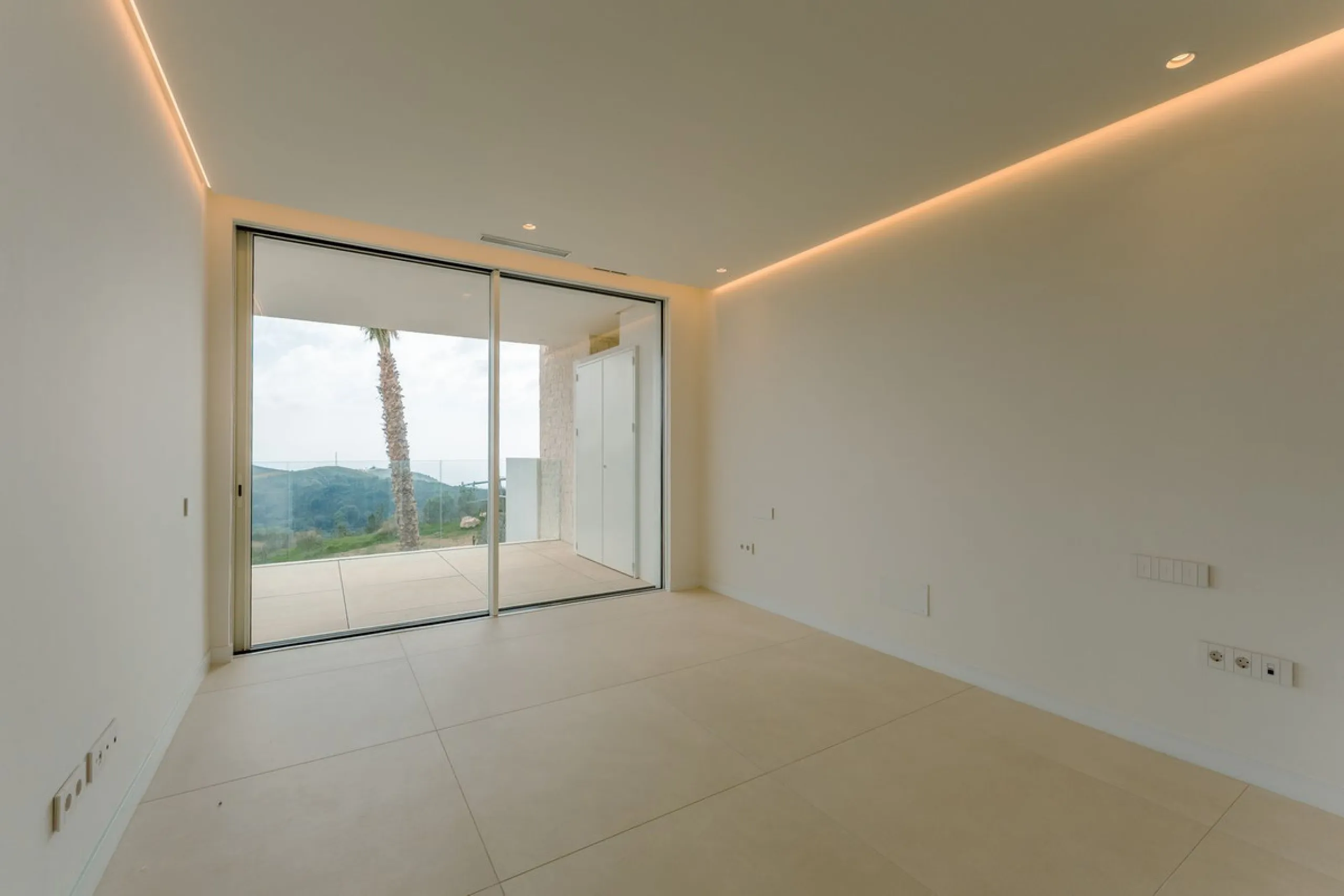 Luxury Middle Floor Apartment with Magnificent Sea Views (Apartment 5.1.1)