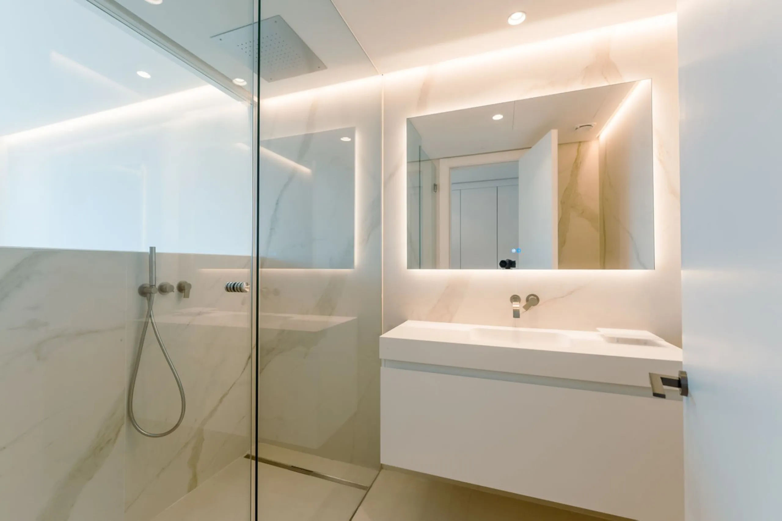 Luxury Middle Floor Apartment with Magnificent Sea Views (Apartment 5.1.1)