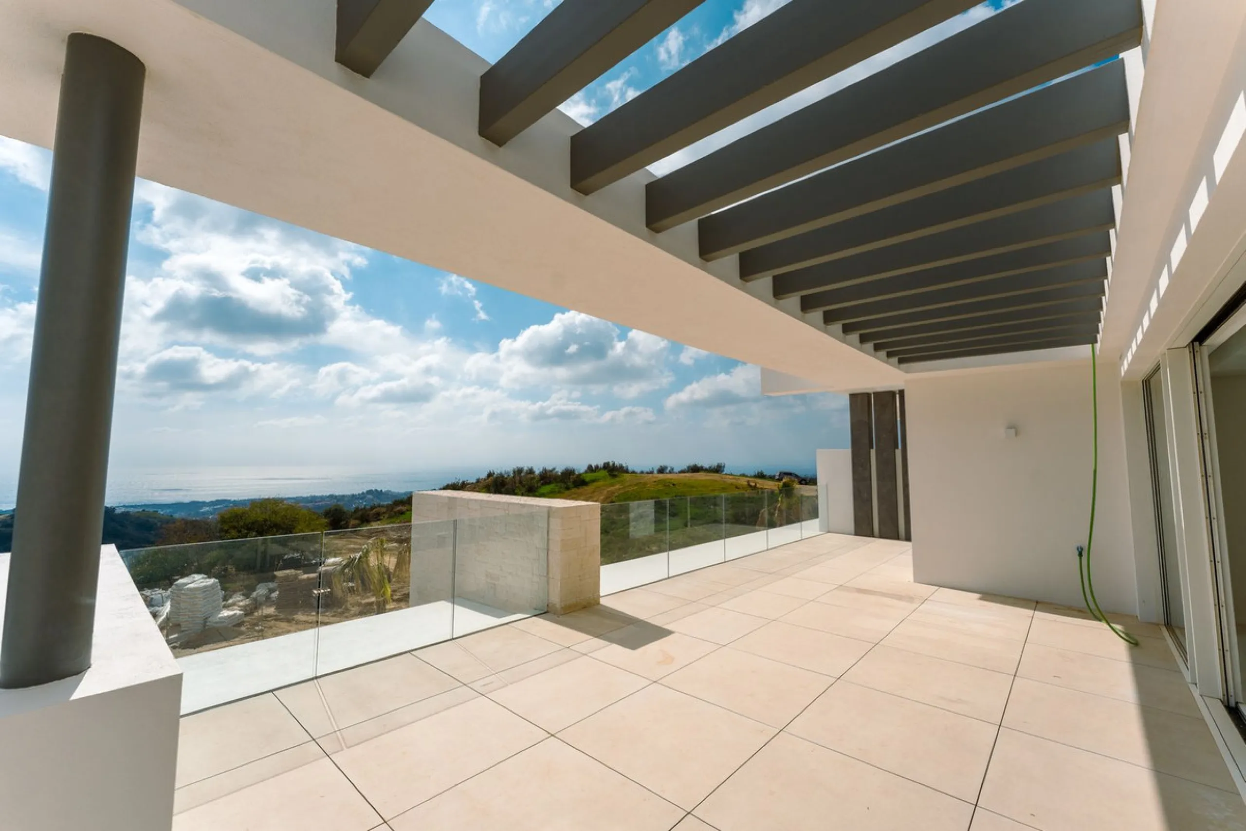 Apartment - Penthouse Duplex в продаже в Ojén, Málaga. В доме 3 спален и 2 ванных комнат. Площадь дома 134 м²