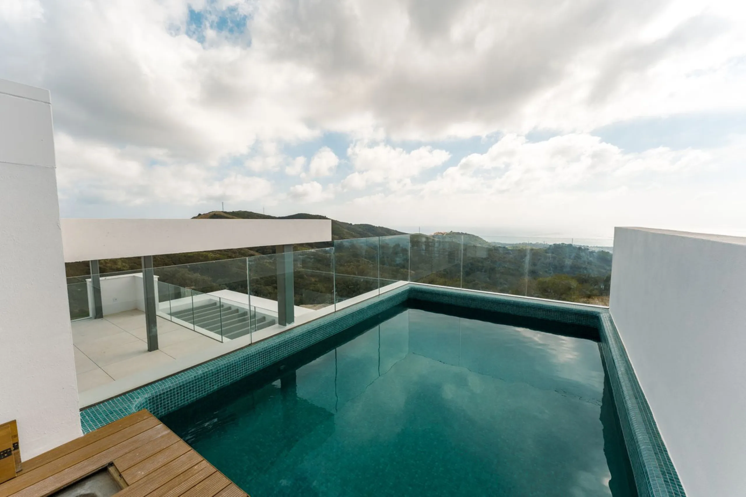 Apartment - Penthouse Duplex в продаже в Ojén, Málaga. В доме 3 спален и 2 ванных комнат. Площадь дома 134 м²