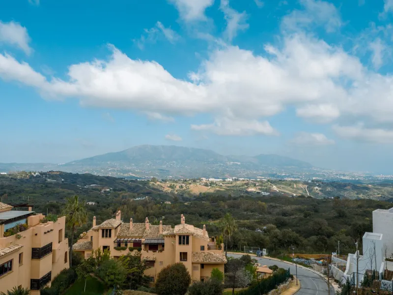 Apartment - Penthouse Duplex в продаже в Ojén, Málaga. В доме 3 спален и 2 ванных комнат. Площадь дома 134 м²