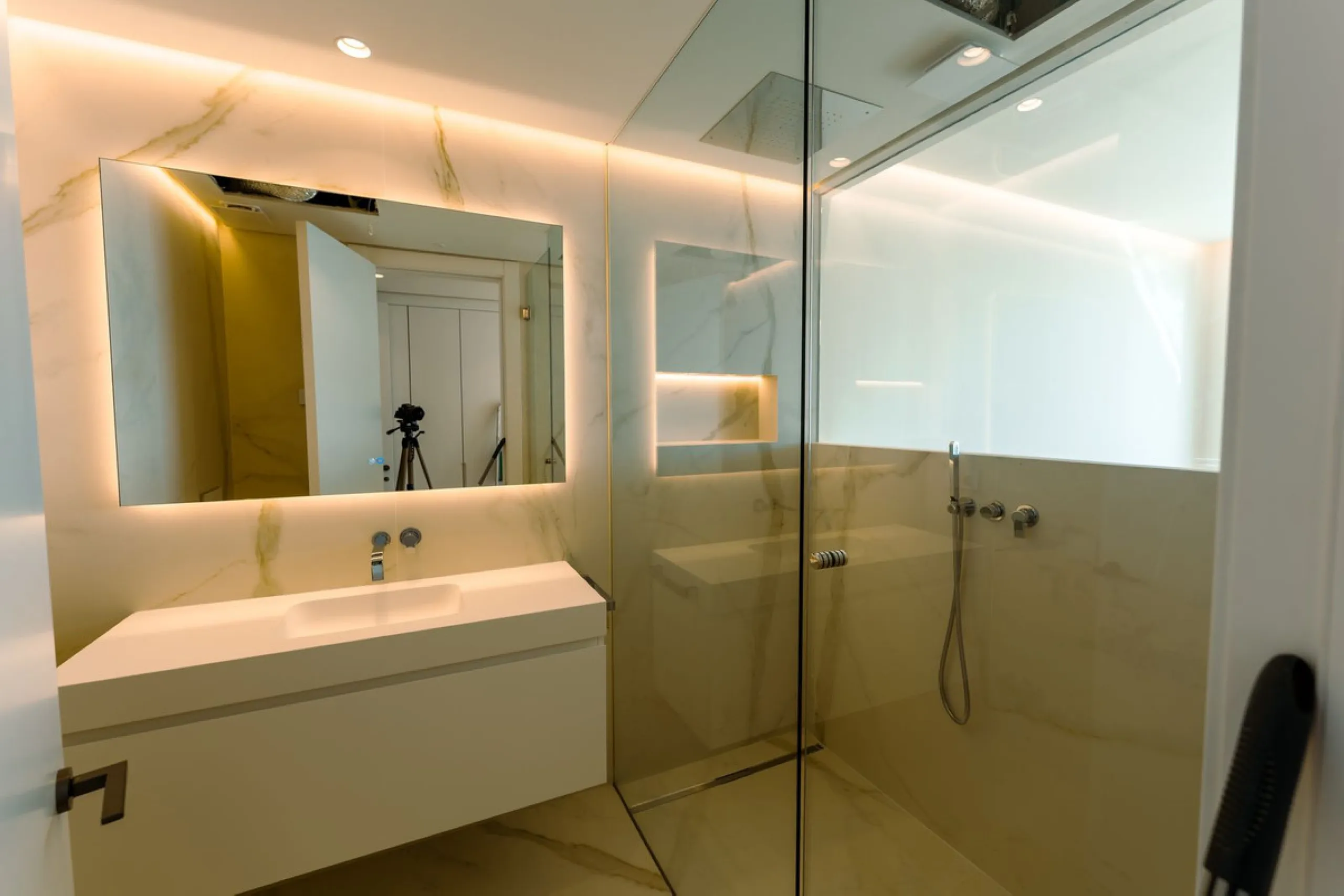 Ultra-Prime Panoramic Apartment with 285 m² of Terrace & Private Pool (Apartement 5.2.1)
