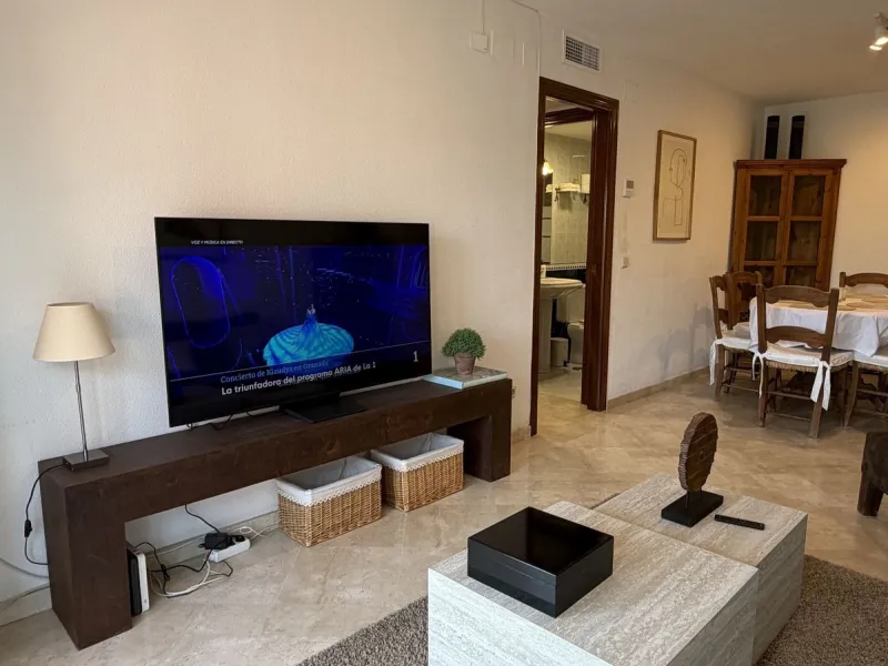 Great apartment to RENT with 3 bedrooms and 2 complete bathrooms (bath and shower), with an ideal terrace overlooking the port of Marbella, includes underground parking space, in first line beach in La Bajadilla. Perfect views to the port, the sea, and to