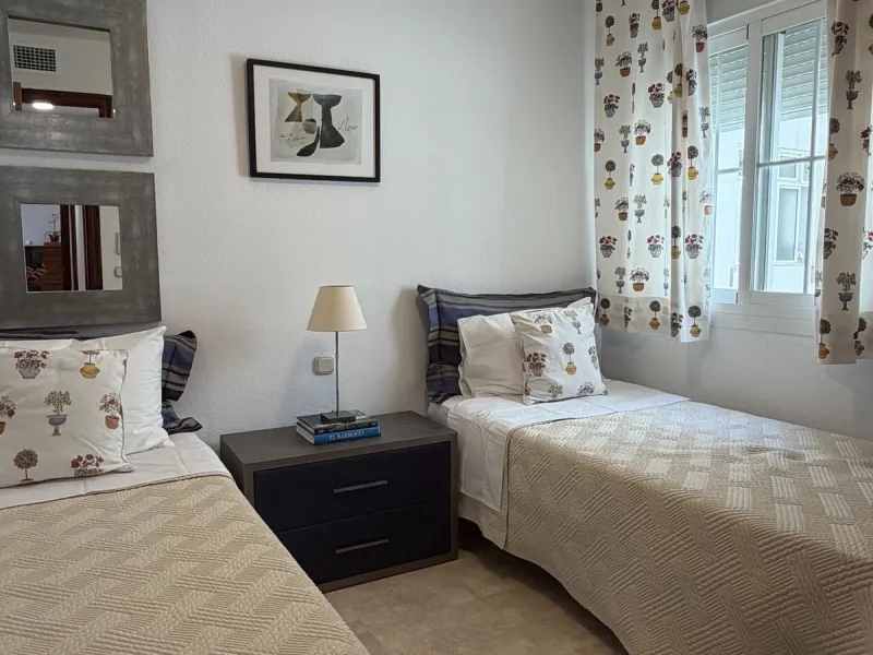 Great apartment to RENT with 3 bedrooms and 2 complete bathrooms (bath and shower), with an ideal terrace overlooking the port of Marbella, includes underground parking space, in first line beach in La Bajadilla. Perfect views to the port, the sea, and to