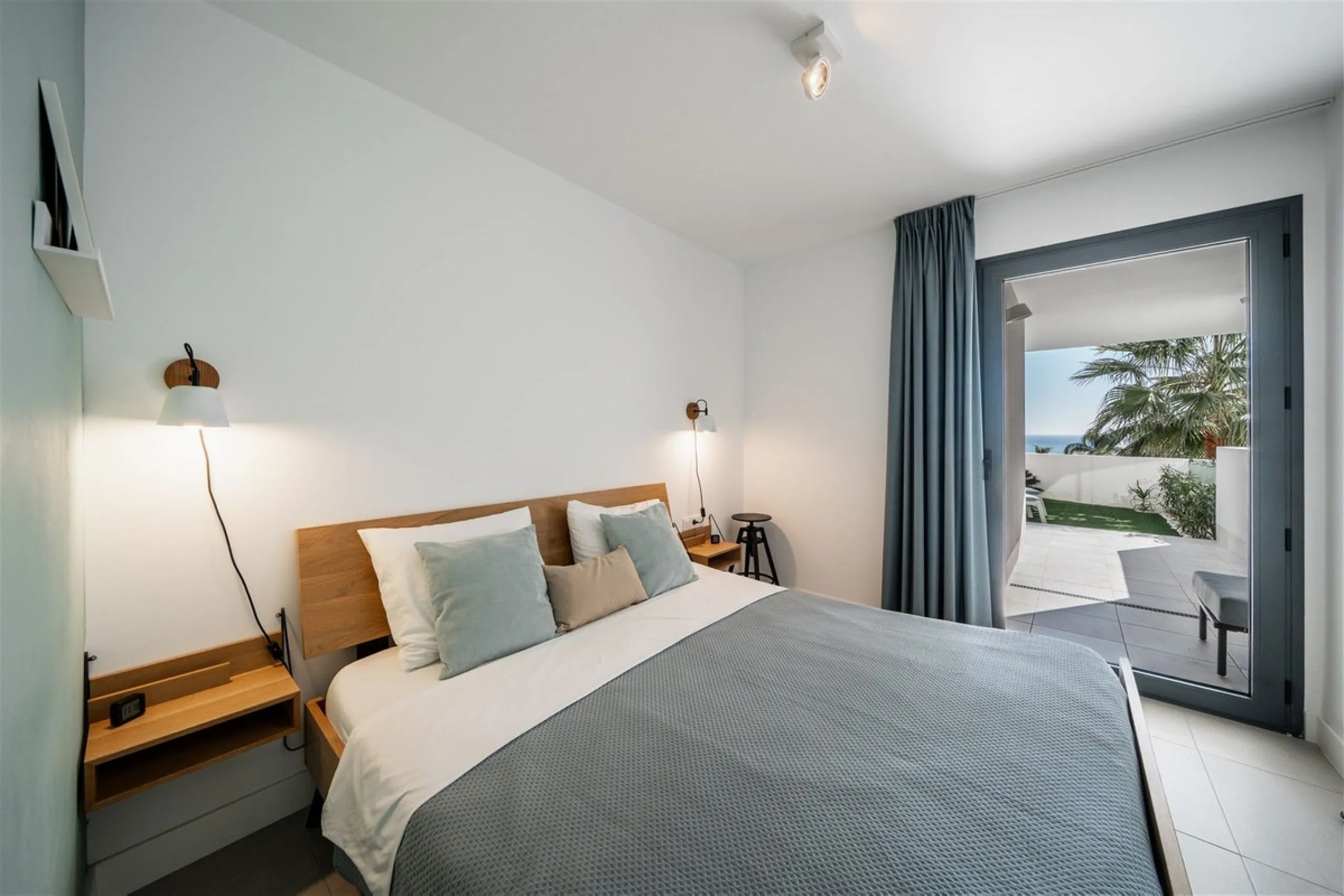 Beautiful 2 Bedroom elevated ground floor apartment with spacious terrace and sea views.