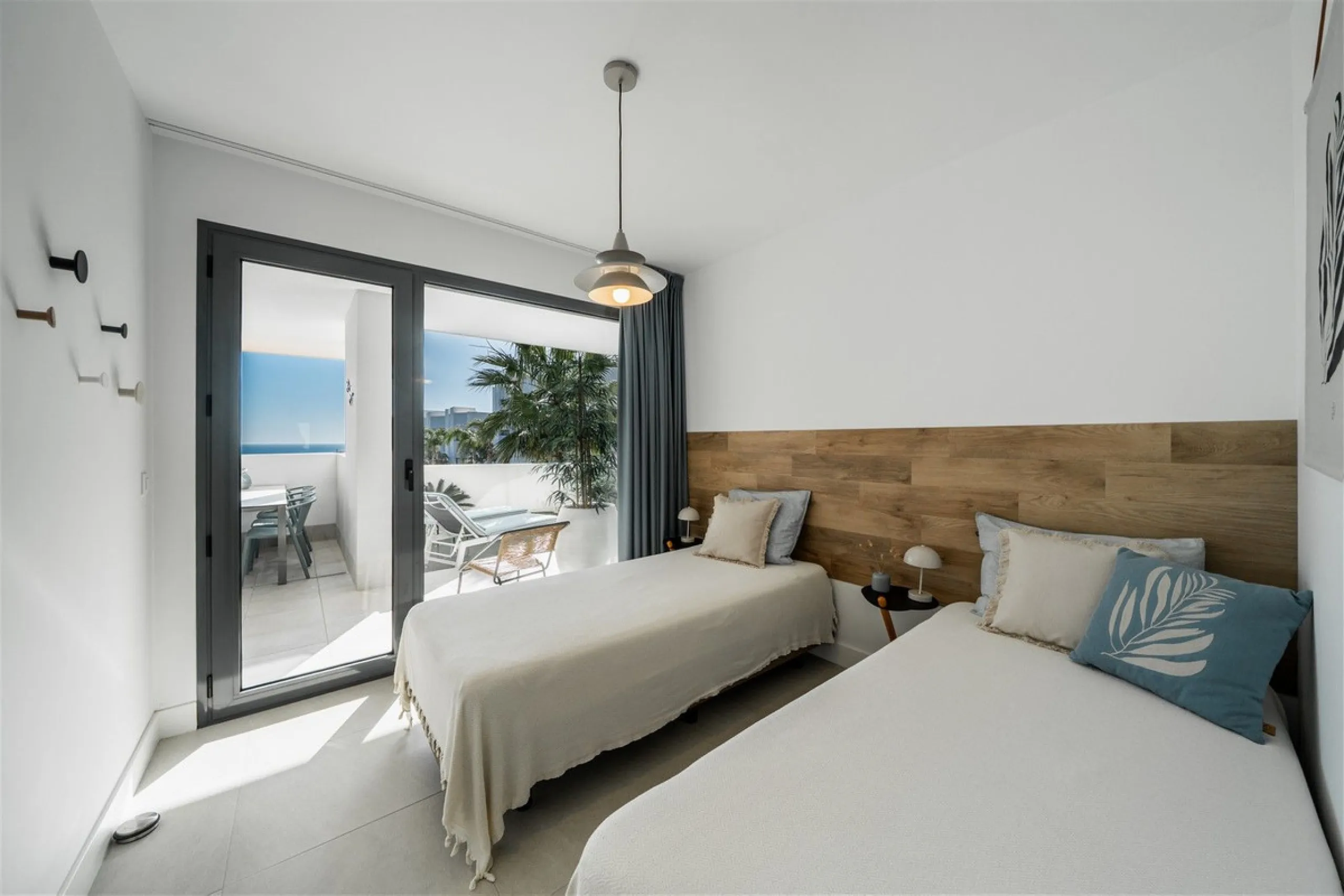 Beautiful 2 Bedroom elevated ground floor apartment with spacious terrace and sea views.