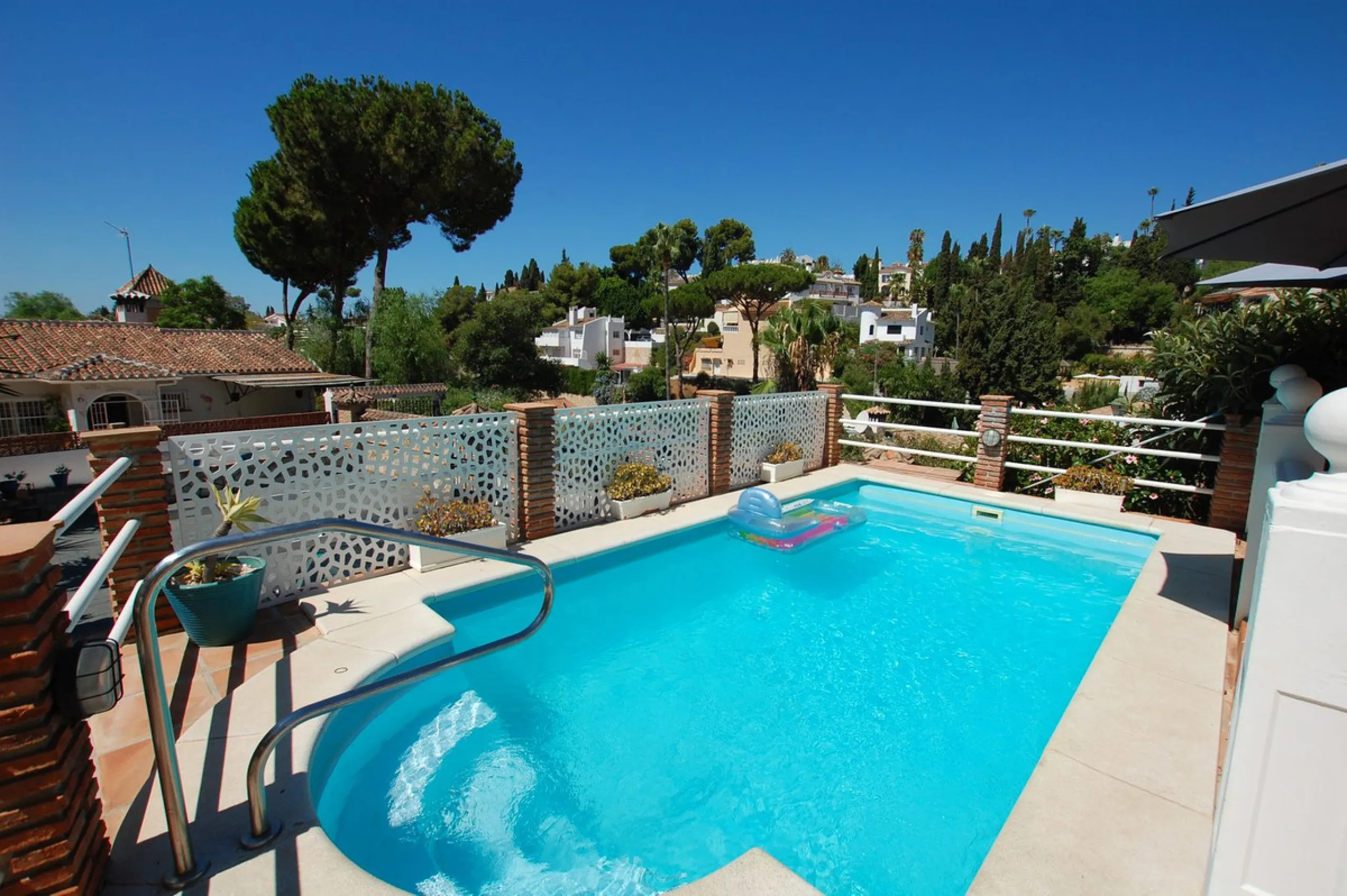 A large villa  in a quiet cul de sac in the Urbanisation of Campo Mijas with a large walled and gated garden with ample parking space for 3 or 4 cars . The property is entered via a gated entrance way to the large parking area with easy access to  the hou