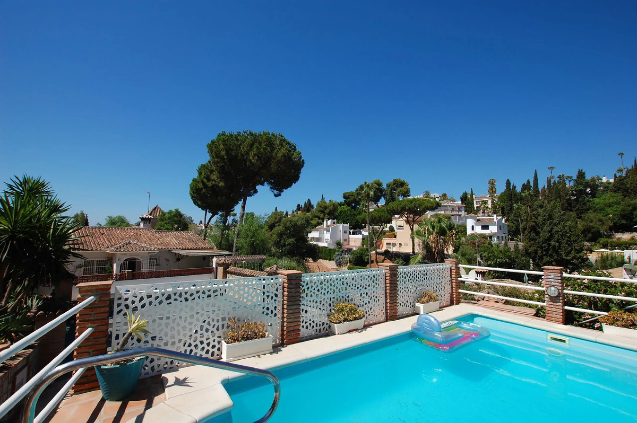 A large villa  in a quiet cul de sac in the Urbanisation of Campo Mijas with a large walled and gated garden with ample parking space for 3 or 4 cars . The property is entered via a gated entrance way to the large parking area with easy access to  the hou