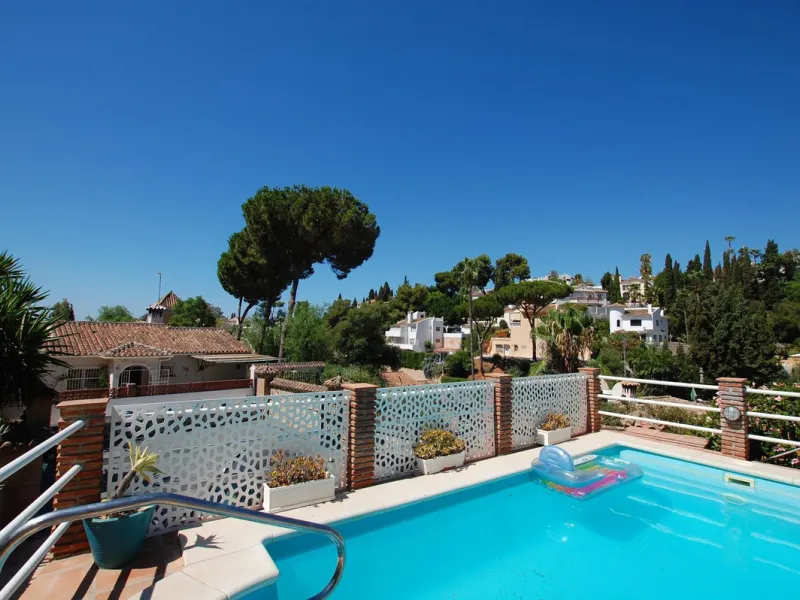 A large villa  in a quiet cul de sac in the Urbanisation of Campo Mijas with a large walled and gated garden with ample parking space for 3 or 4 cars . The property is entered via a gated entrance way to the large parking area with easy access to  the hou