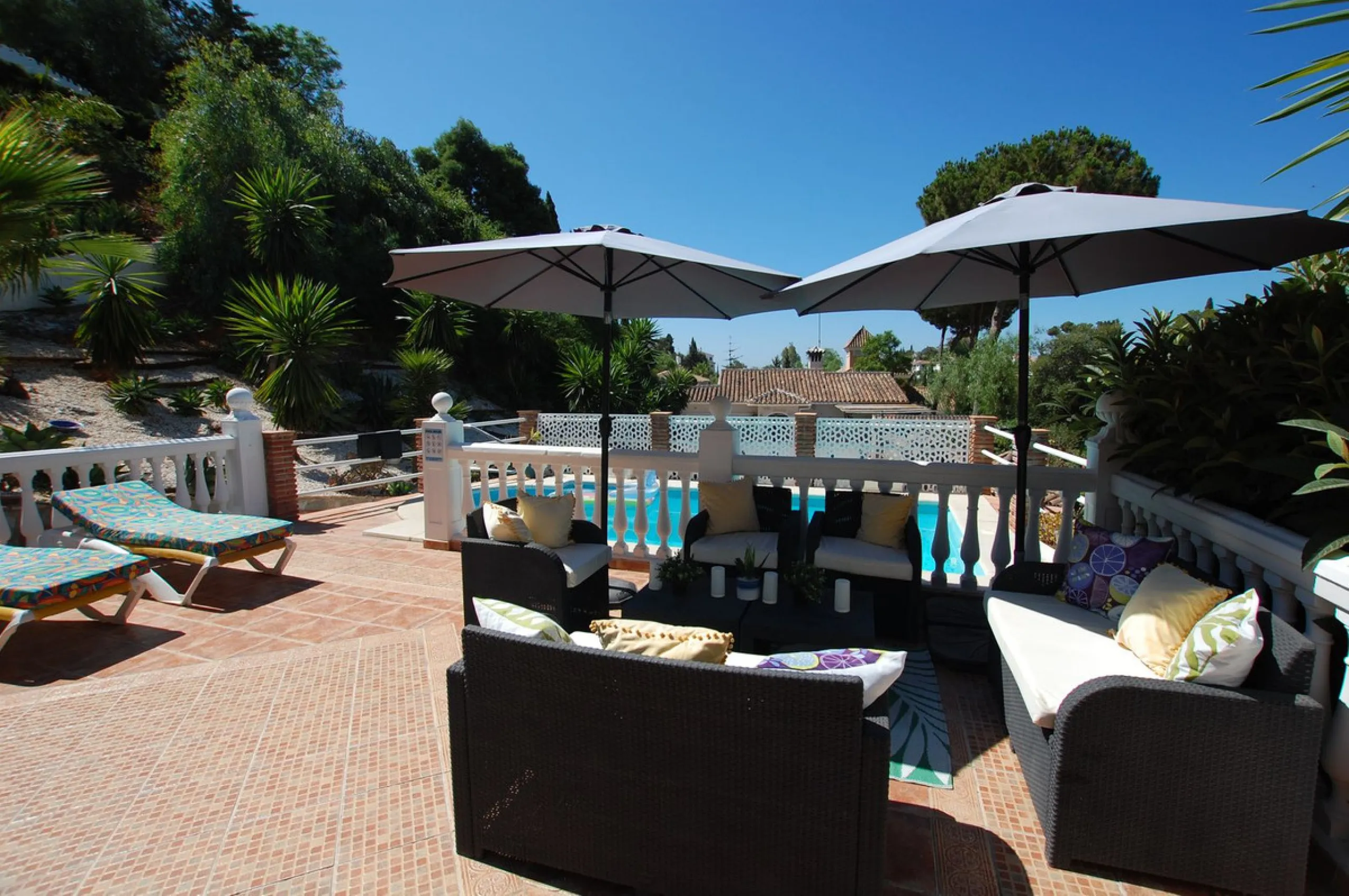 A large villa  in a quiet cul de sac in the Urbanisation of Campo Mijas with a large walled and gated garden with ample parking space for 3 or 4 cars . The property is entered via a gated entrance way to the large parking area with easy access to  the hou
