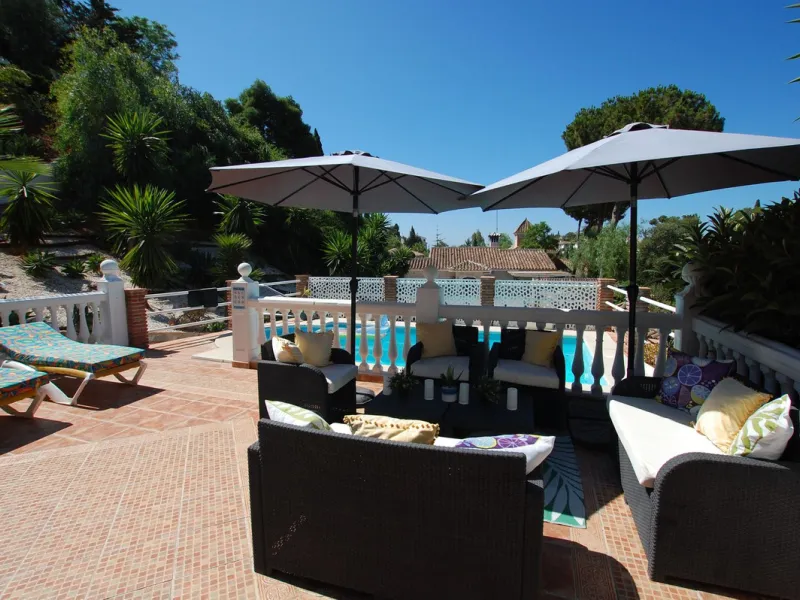 A large villa  in a quiet cul de sac in the Urbanisation of Campo Mijas with a large walled and gated garden with ample parking space for 3 or 4 cars . The property is entered via a gated entrance way to the large parking area with easy access to  the hou