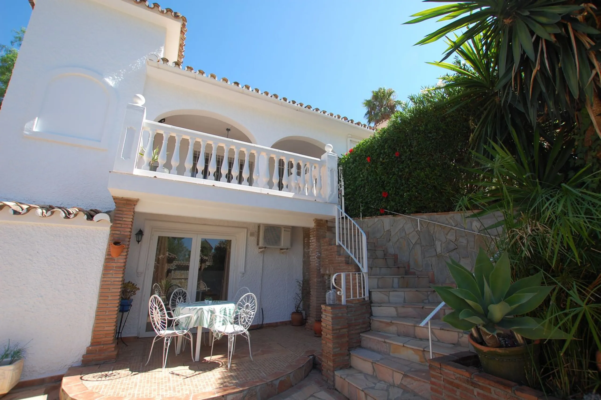 A large villa  in a quiet cul de sac in the Urbanisation of Campo Mijas with a large walled and gated garden with ample parking space for 3 or 4 cars . The property is entered via a gated entrance way to the large parking area with easy access to  the hou