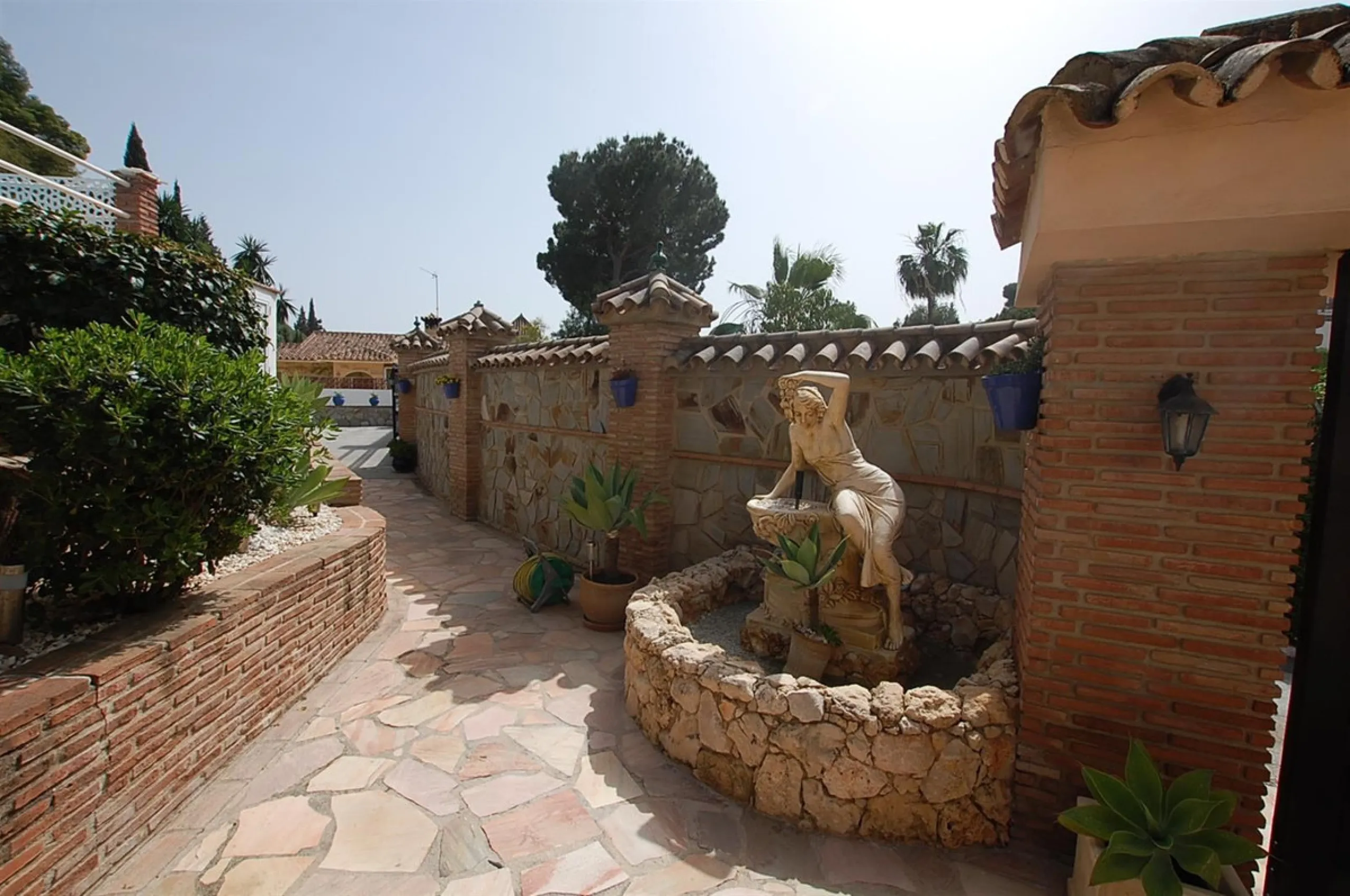 A large villa  in a quiet cul de sac in the Urbanisation of Campo Mijas with a large walled and gated garden with ample parking space for 3 or 4 cars . The property is entered via a gated entrance way to the large parking area with easy access to  the hou
