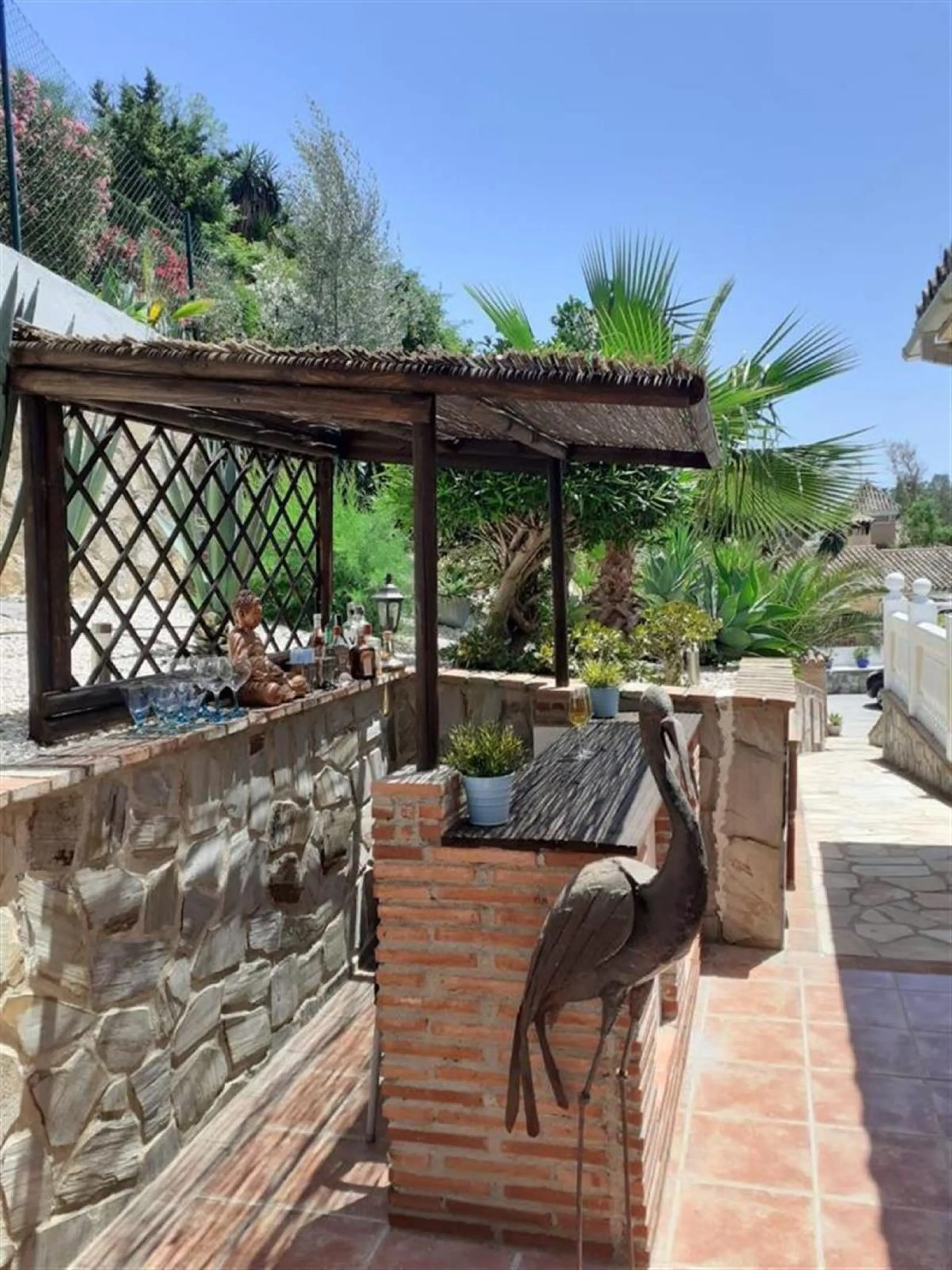 A large villa  in a quiet cul de sac in the Urbanisation of Campo Mijas with a large walled and gated garden with ample parking space for 3 or 4 cars . The property is entered via a gated entrance way to the large parking area with easy access to  the hou