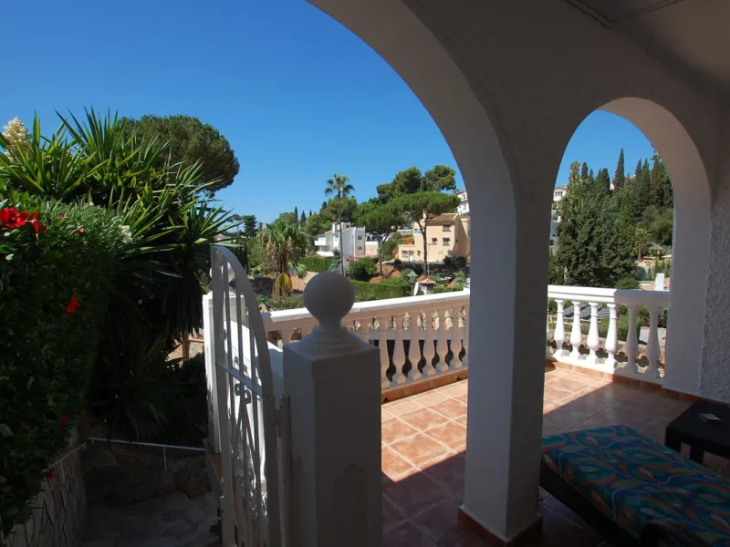 A large villa  in a quiet cul de sac in the Urbanisation of Campo Mijas with a large walled and gated garden with ample parking space for 3 or 4 cars . The property is entered via a gated entrance way to the large parking area with easy access to  the hou