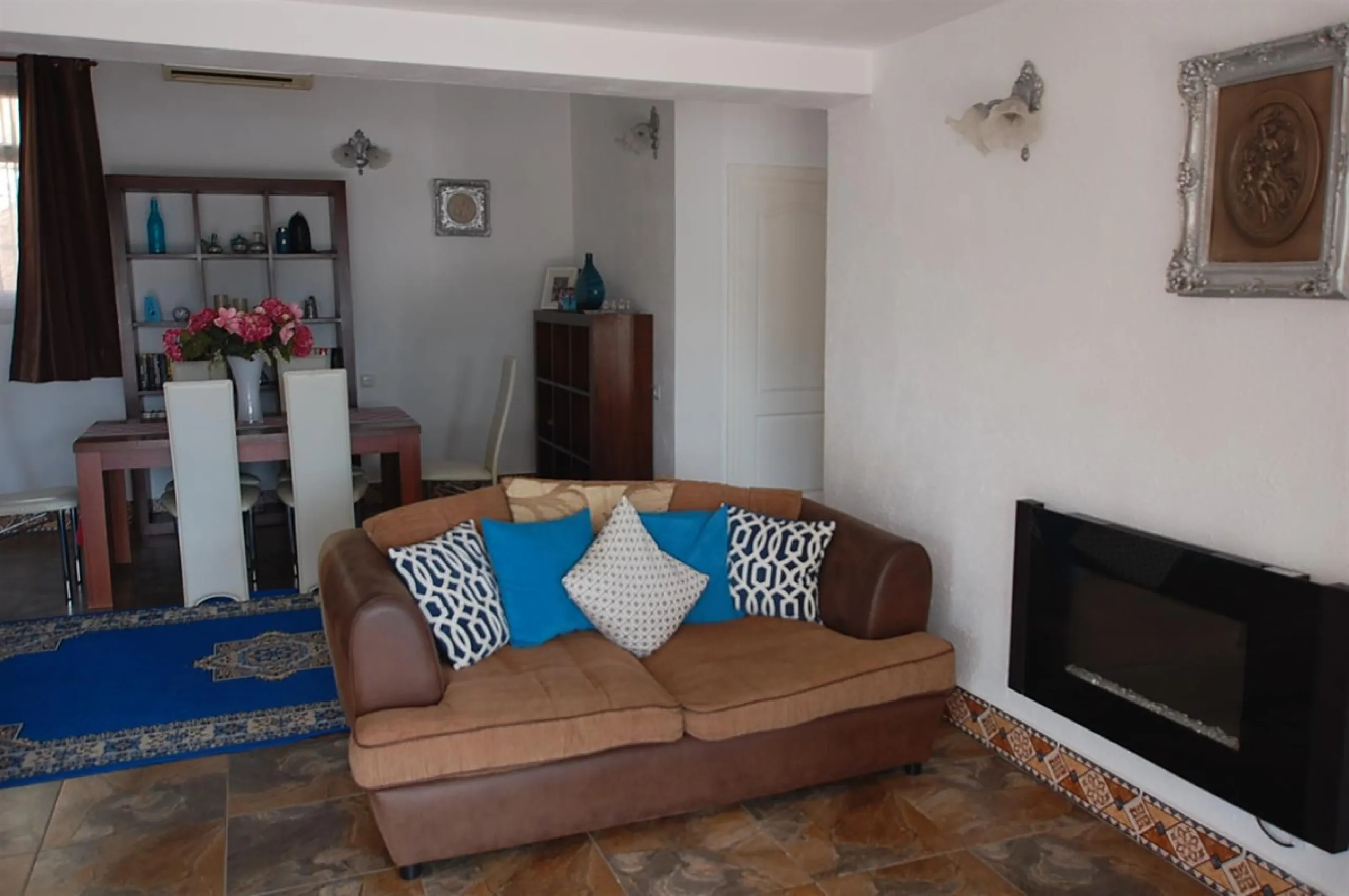 A large villa  in a quiet cul de sac in the Urbanisation of Campo Mijas with a large walled and gated garden with ample parking space for 3 or 4 cars . The property is entered via a gated entrance way to the large parking area with easy access to  the hou