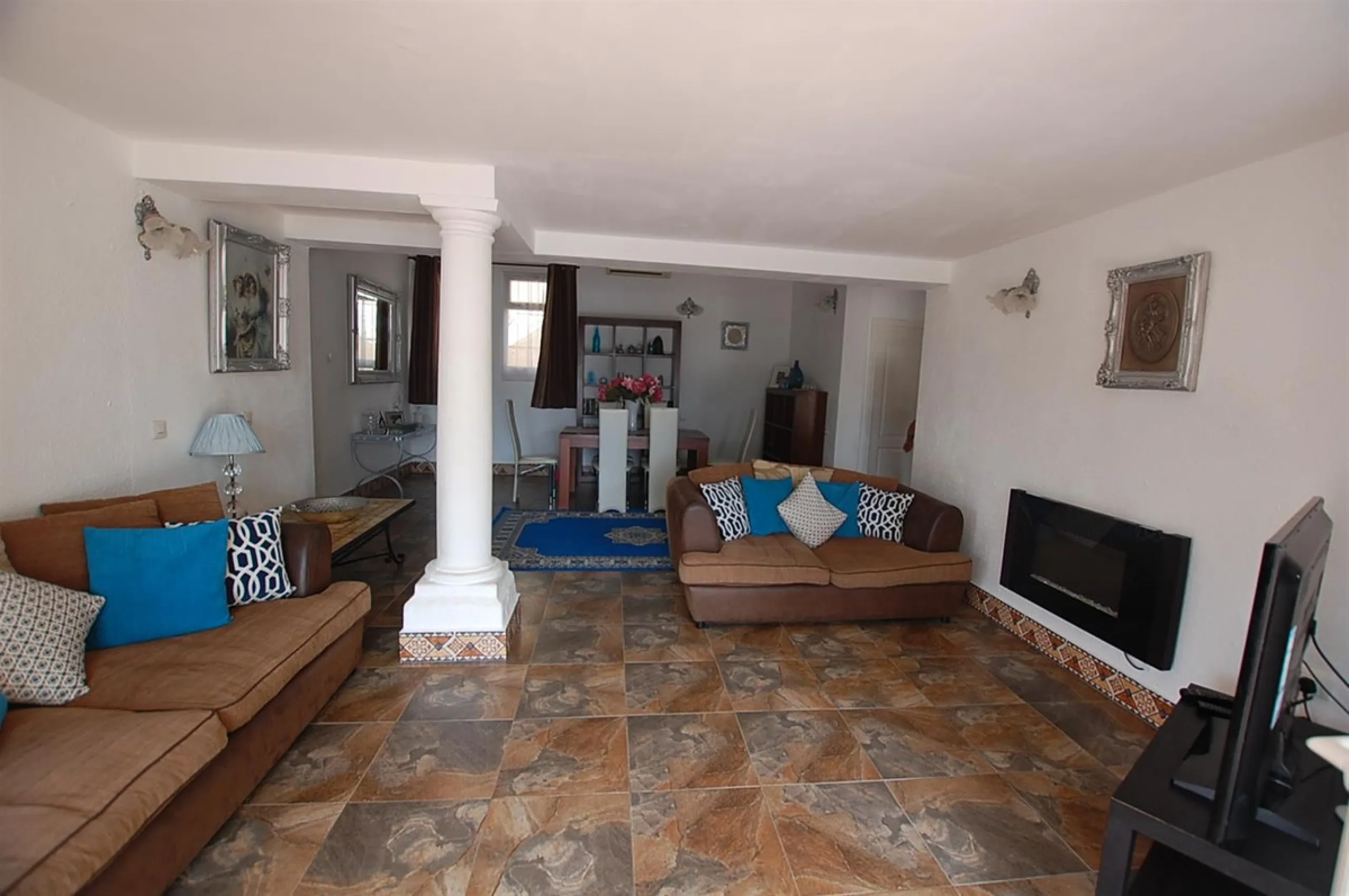 A large villa  in a quiet cul de sac in the Urbanisation of Campo Mijas with a large walled and gated garden with ample parking space for 3 or 4 cars . The property is entered via a gated entrance way to the large parking area with easy access to  the hou
