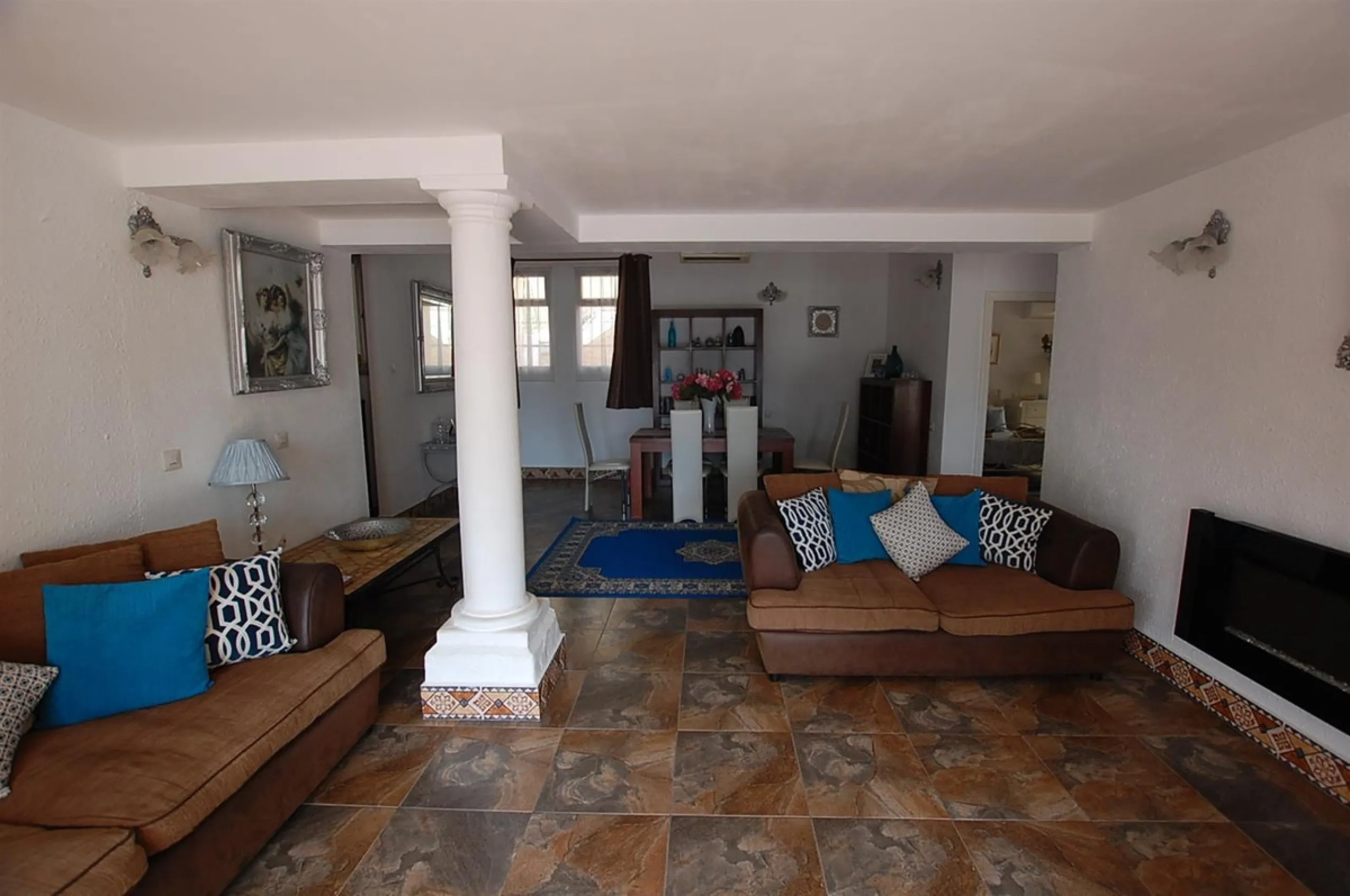A large villa  in a quiet cul de sac in the Urbanisation of Campo Mijas with a large walled and gated garden with ample parking space for 3 or 4 cars . The property is entered via a gated entrance way to the large parking area with easy access to  the hou