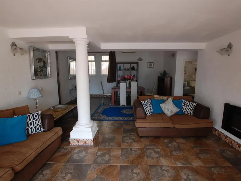 A large villa  in a quiet cul de sac in the Urbanisation of Campo Mijas with a large walled and gated garden with ample parking space for 3 or 4 cars . The property is entered via a gated entrance way to the large parking area with easy access to  the hou
