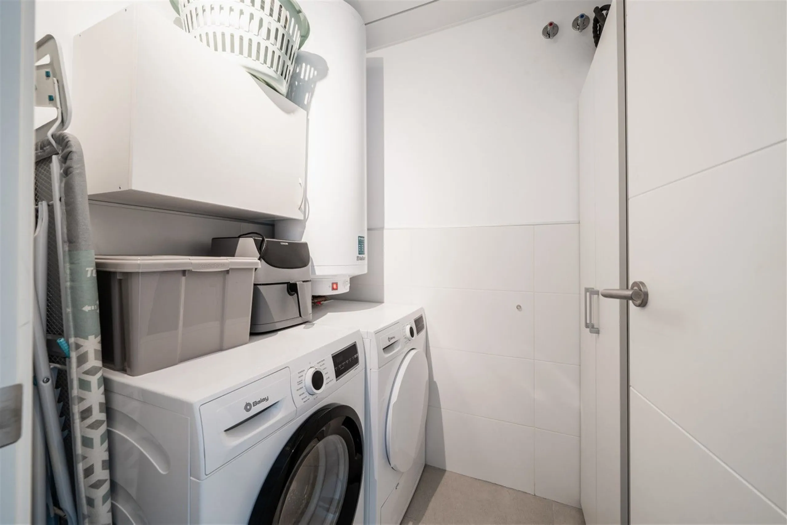 Beautiful 2 Bedroom elevated ground floor apartment with spacious terrace and sea views.