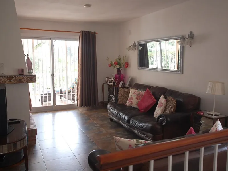 A large villa  in a quiet cul de sac in the Urbanisation of Campo Mijas with a large walled and gated garden with ample parking space for 3 or 4 cars . The property is entered via a gated entrance way to the large parking area with easy access to  the hou