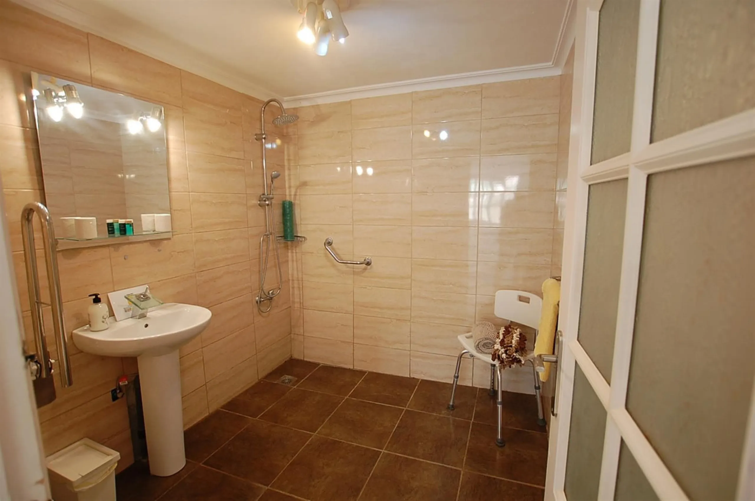 A large villa  in a quiet cul de sac in the Urbanisation of Campo Mijas with a large walled and gated garden with ample parking space for 3 or 4 cars . The property is entered via a gated entrance way to the large parking area with easy access to  the hou