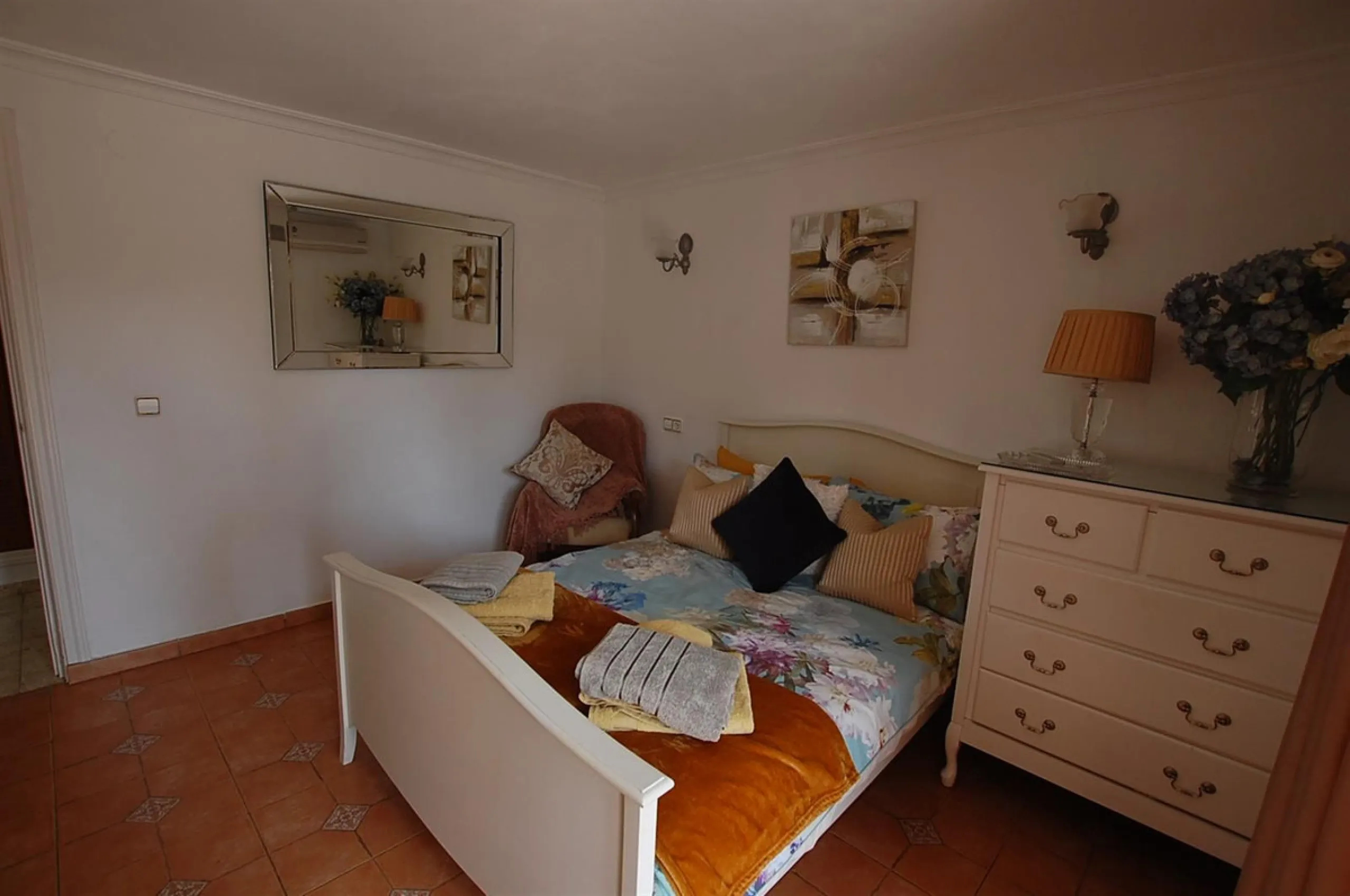 A large villa  in a quiet cul de sac in the Urbanisation of Campo Mijas with a large walled and gated garden with ample parking space for 3 or 4 cars . The property is entered via a gated entrance way to the large parking area with easy access to  the hou