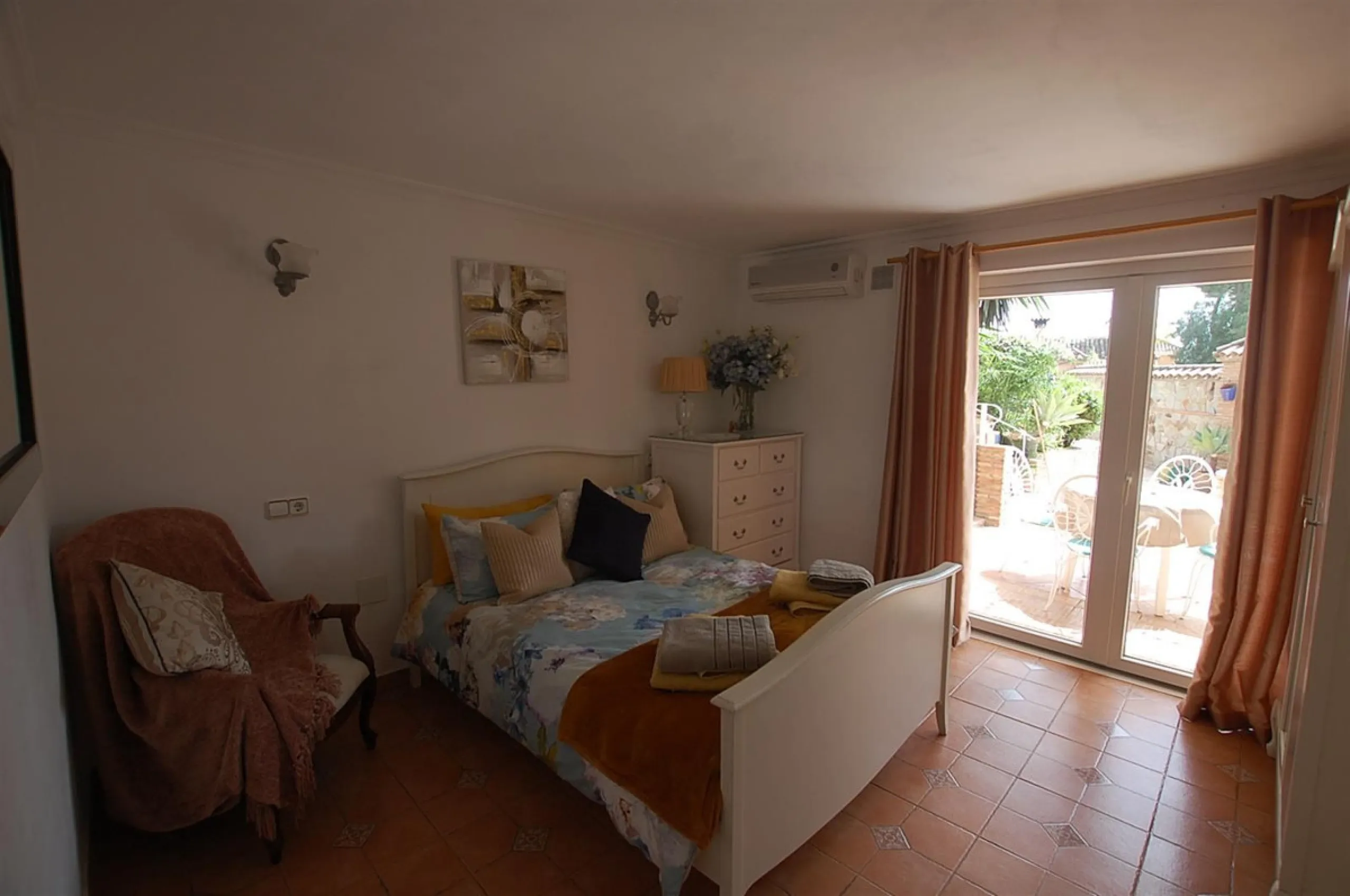 A large villa  in a quiet cul de sac in the Urbanisation of Campo Mijas with a large walled and gated garden with ample parking space for 3 or 4 cars . The property is entered via a gated entrance way to the large parking area with easy access to  the hou
