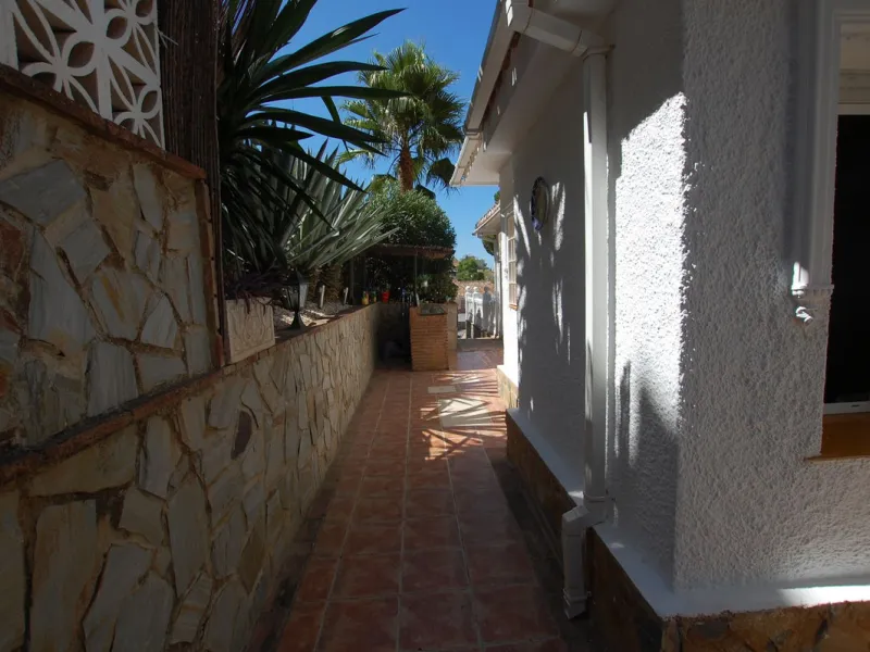 A large villa  in a quiet cul de sac in the Urbanisation of Campo Mijas with a large walled and gated garden with ample parking space for 3 or 4 cars . The property is entered via a gated entrance way to the large parking area with easy access to  the hou