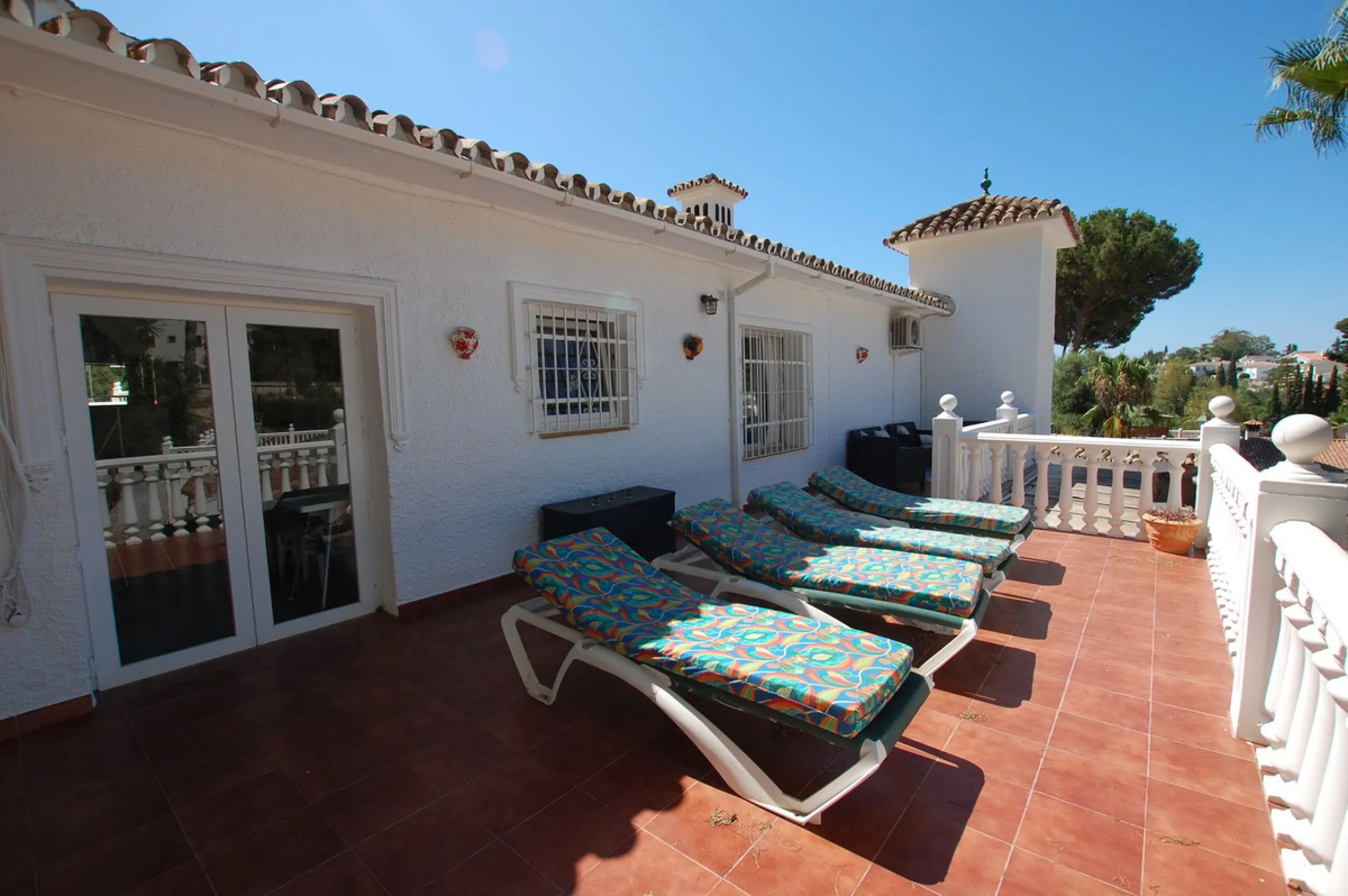 A large villa  in a quiet cul de sac in the Urbanisation of Campo Mijas with a large walled and gated garden with ample parking space for 3 or 4 cars . The property is entered via a gated entrance way to the large parking area with easy access to  the hou