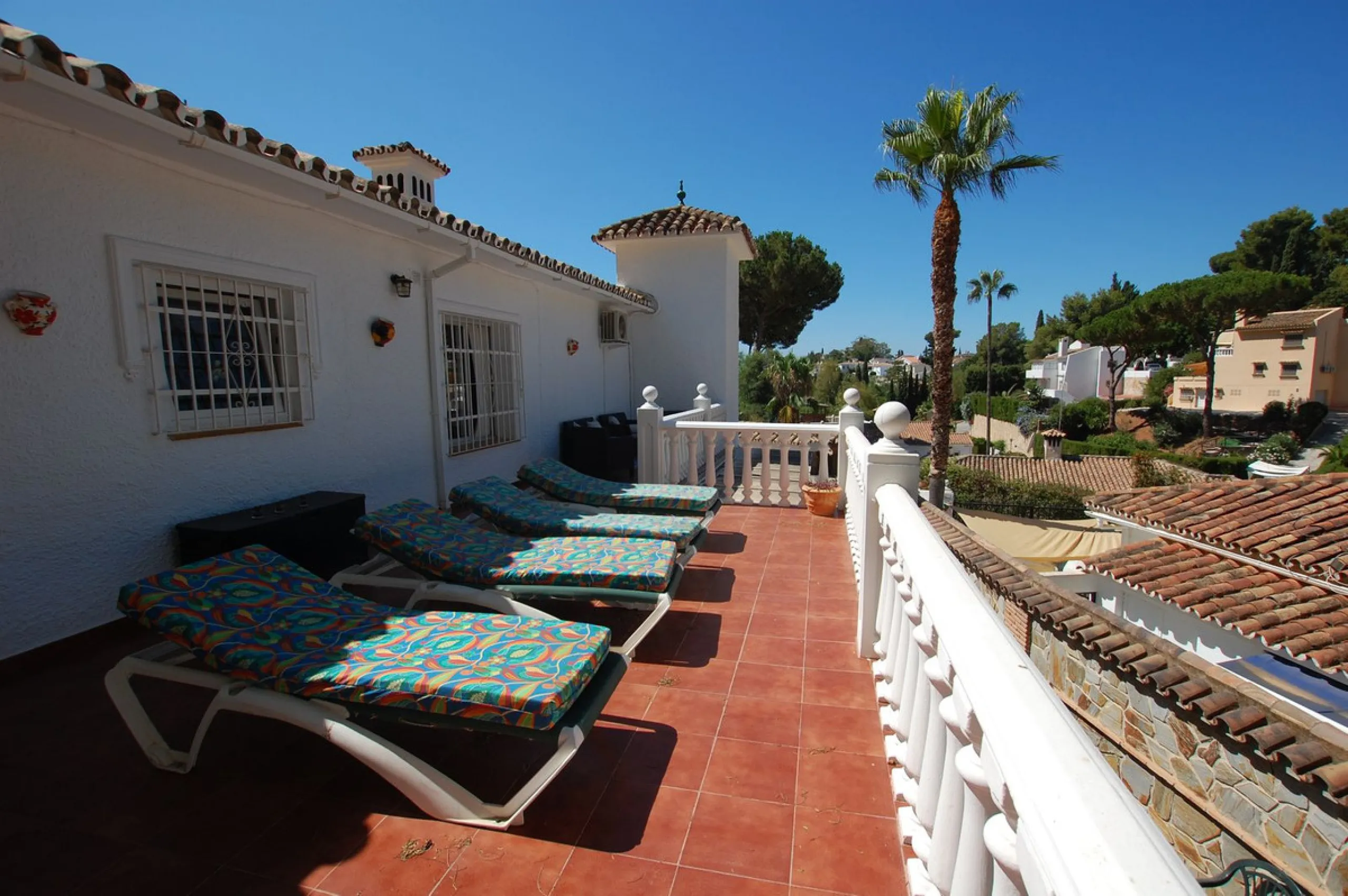 A large villa  in a quiet cul de sac in the Urbanisation of Campo Mijas with a large walled and gated garden with ample parking space for 3 or 4 cars . The property is entered via a gated entrance way to the large parking area with easy access to  the hou