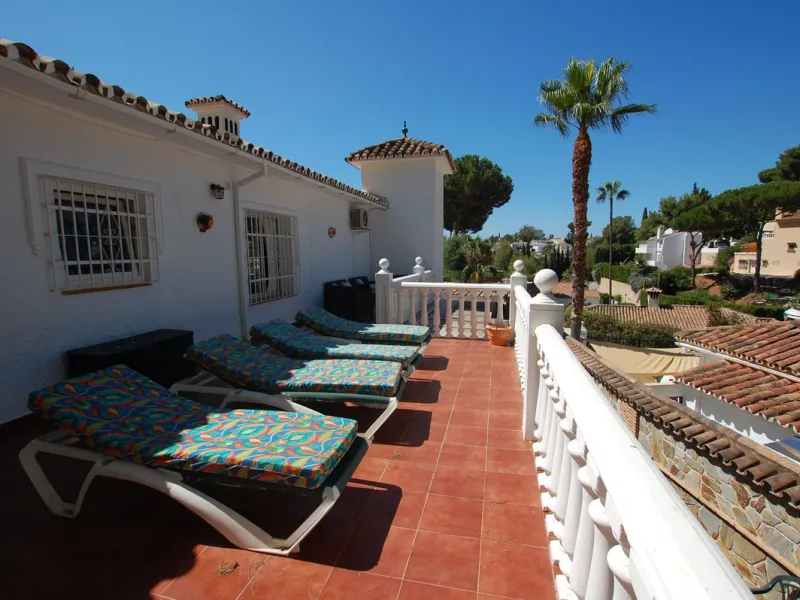 A large villa  in a quiet cul de sac in the Urbanisation of Campo Mijas with a large walled and gated garden with ample parking space for 3 or 4 cars . The property is entered via a gated entrance way to the large parking area with easy access to  the hou