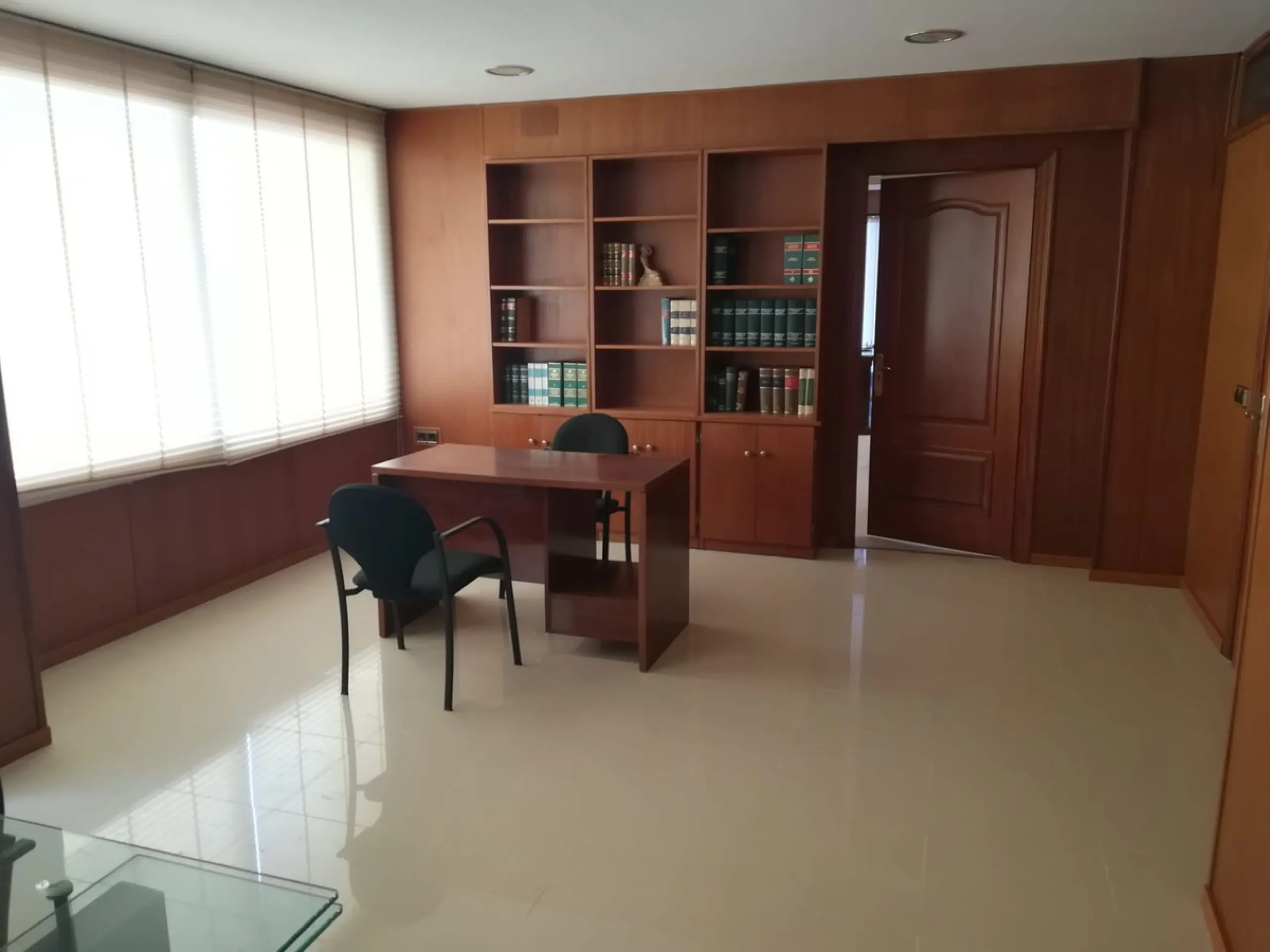 Commercial or office space located on the ground floor of the building, on the Marbella seafront promenade in the heart of the city.