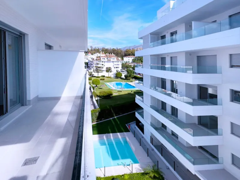 Move into your new home in Terrazas de Guadaiza – Modern, bright and with exclusive communal areas. We present this brand new property, located in the prestigious Terrazas de Guadaiza development, recently completed. A unique opportunity to live or invest