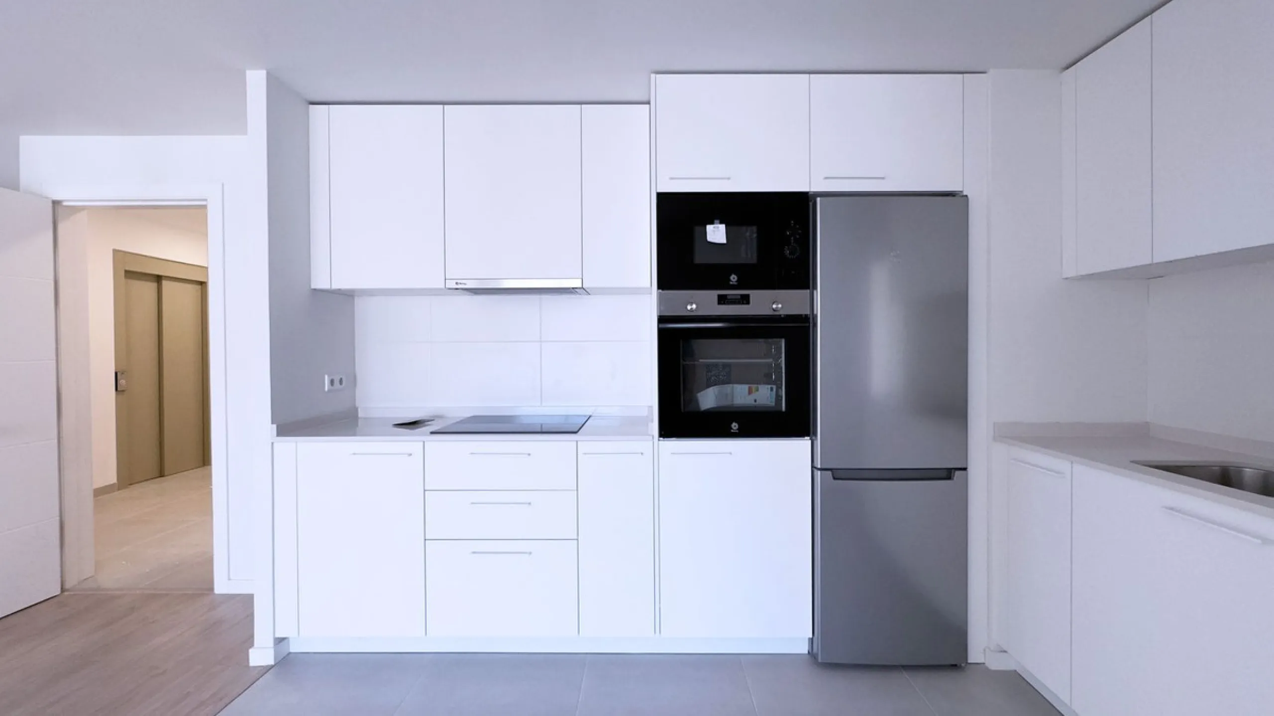 Apartment - Middle Floor Apartment в продаже в Marbella, Málaga. В доме 2 спален и 2 ванных комнат. Площадь дома 90 м²