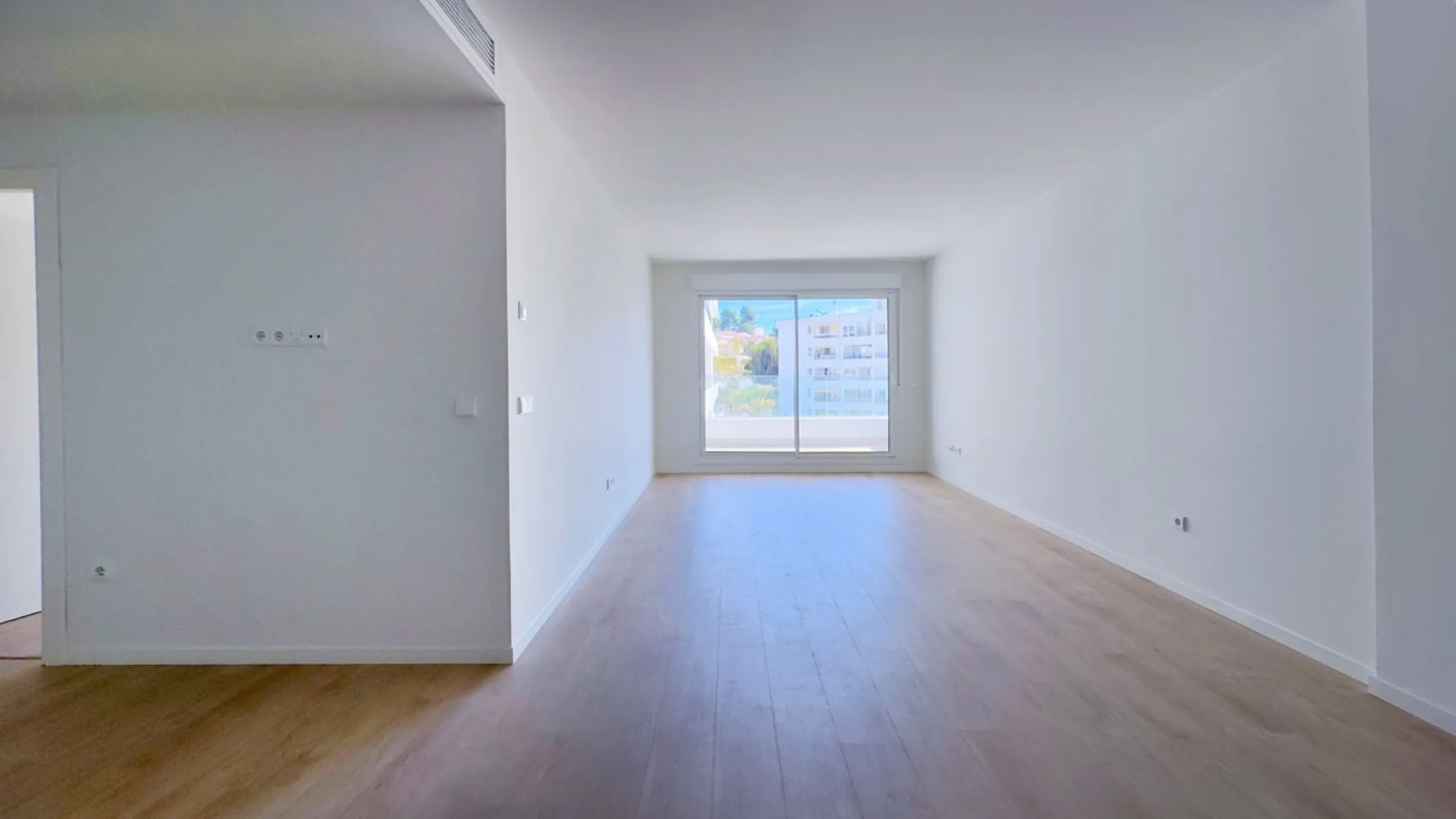 Apartment - Middle Floor Apartment в продаже в Marbella, Málaga. В доме 2 спален и 2 ванных комнат. Площадь дома 90 м²