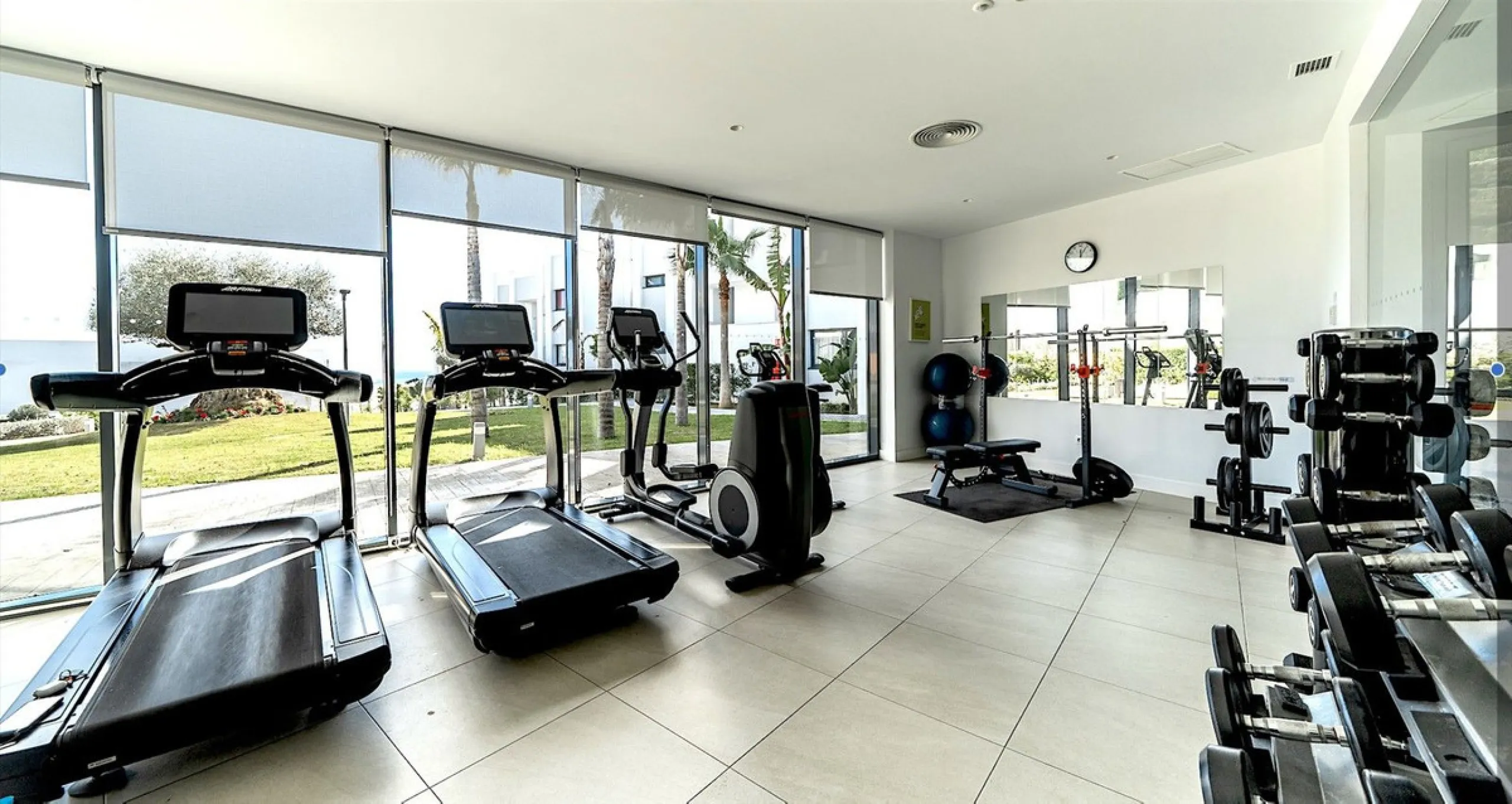 Beautiful 2 Bedroom elevated ground floor apartment with spacious terrace and sea views.